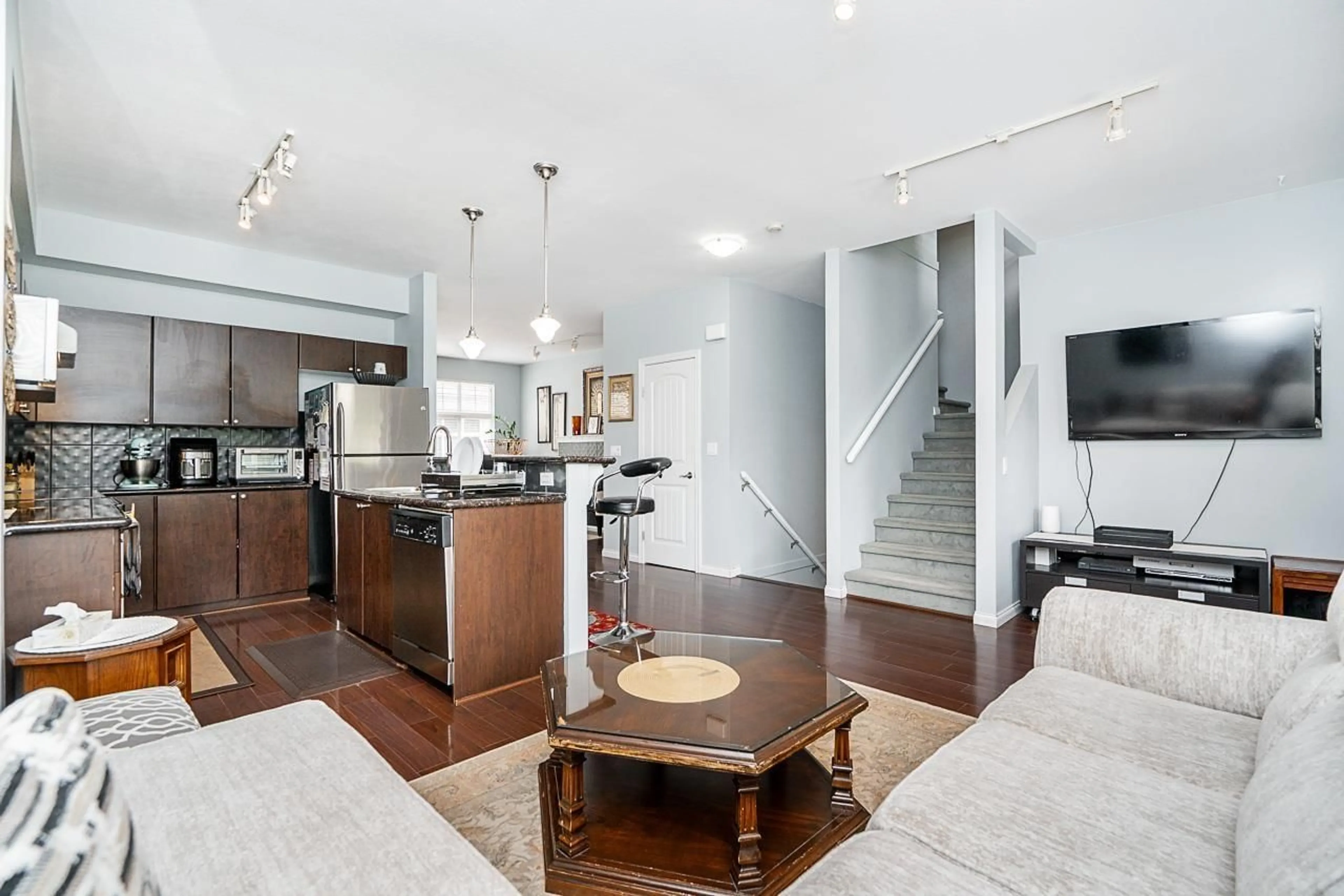 Open concept kitchen, unknown for 35 - 7518 138, Surrey British Columbia V3W1S1