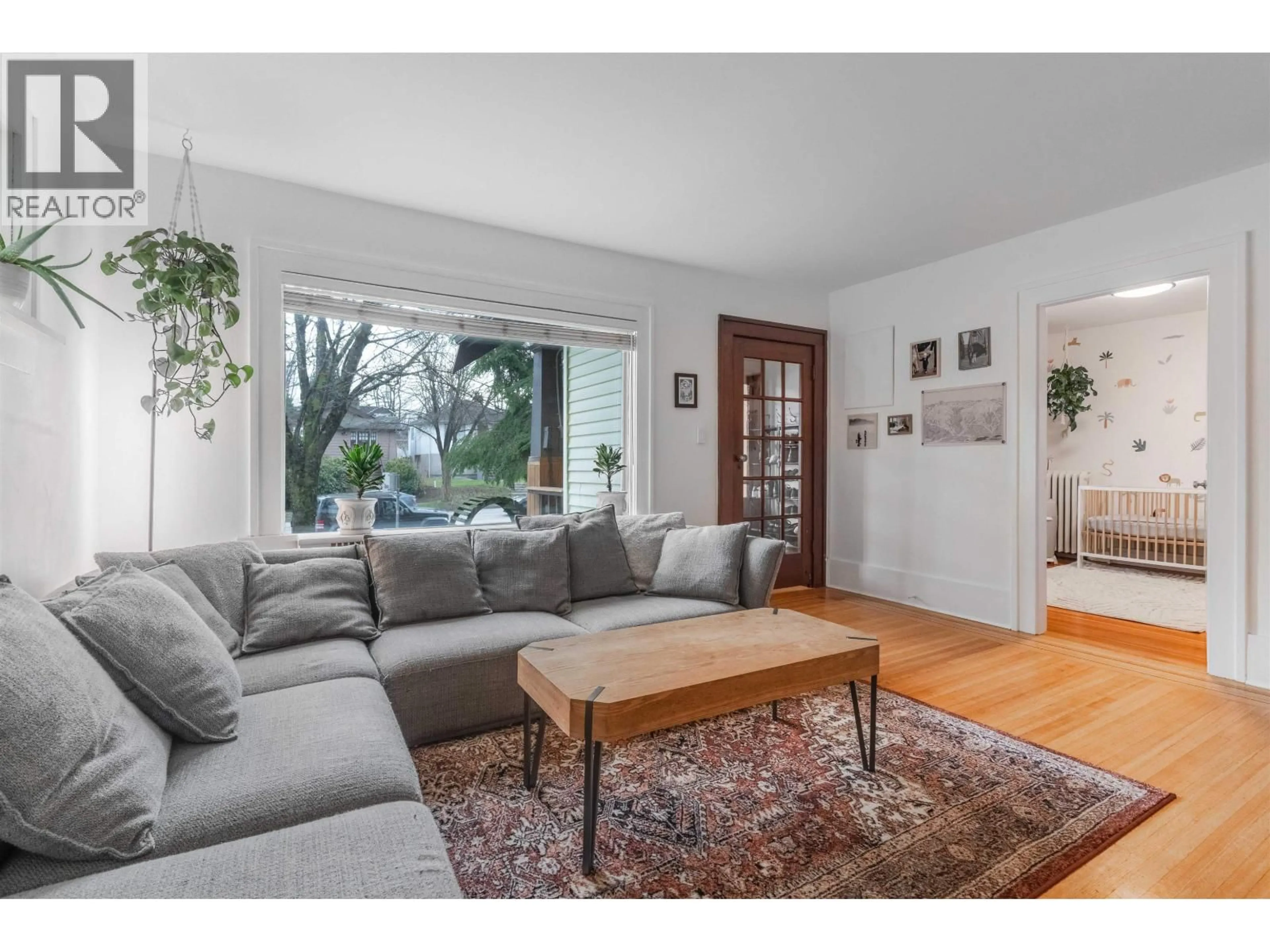 Living room with furniture, wood/laminate floor for 2689 MCGILL STREET, Vancouver British Columbia V5K1H2