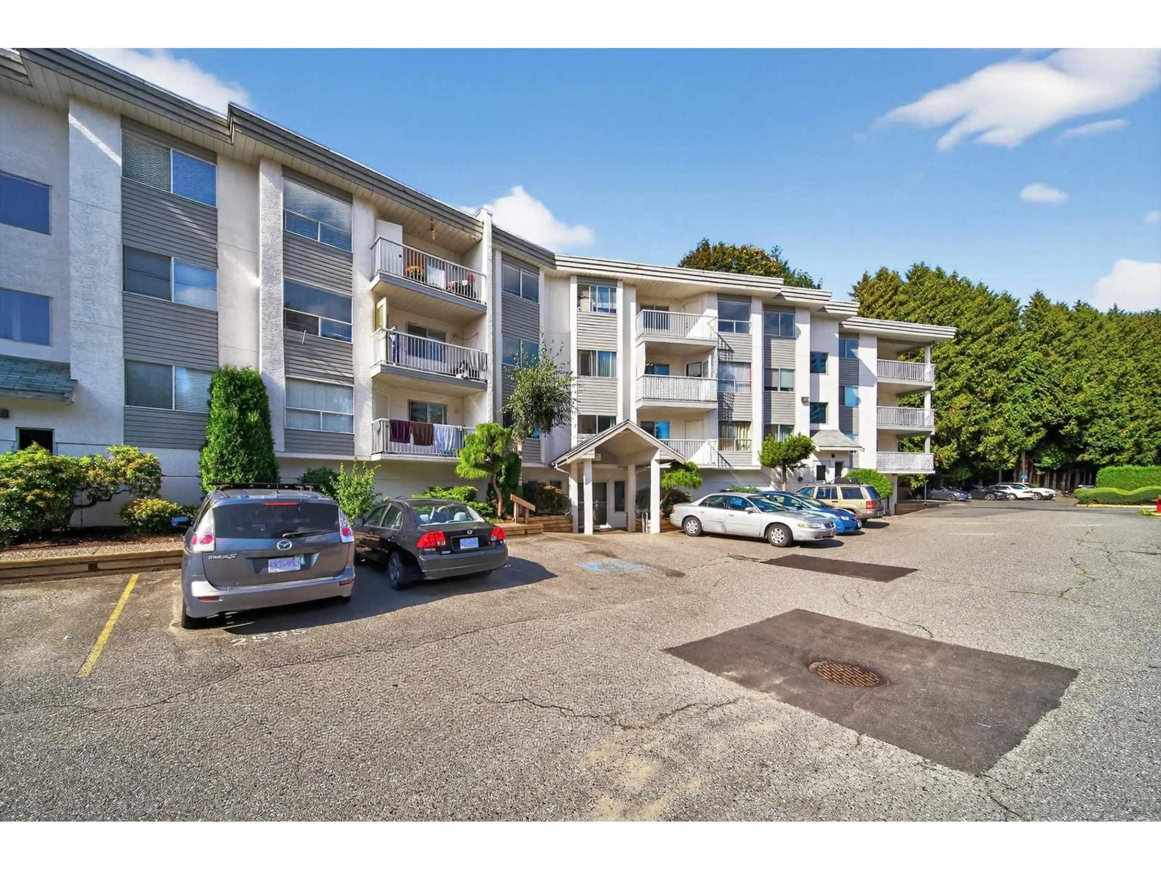 A pic from outside/outdoor area/front of a property/back of a property/a pic from drone, unknown for 309 - 2535 HILL-TOUT, Abbotsford British Columbia V2T2P8