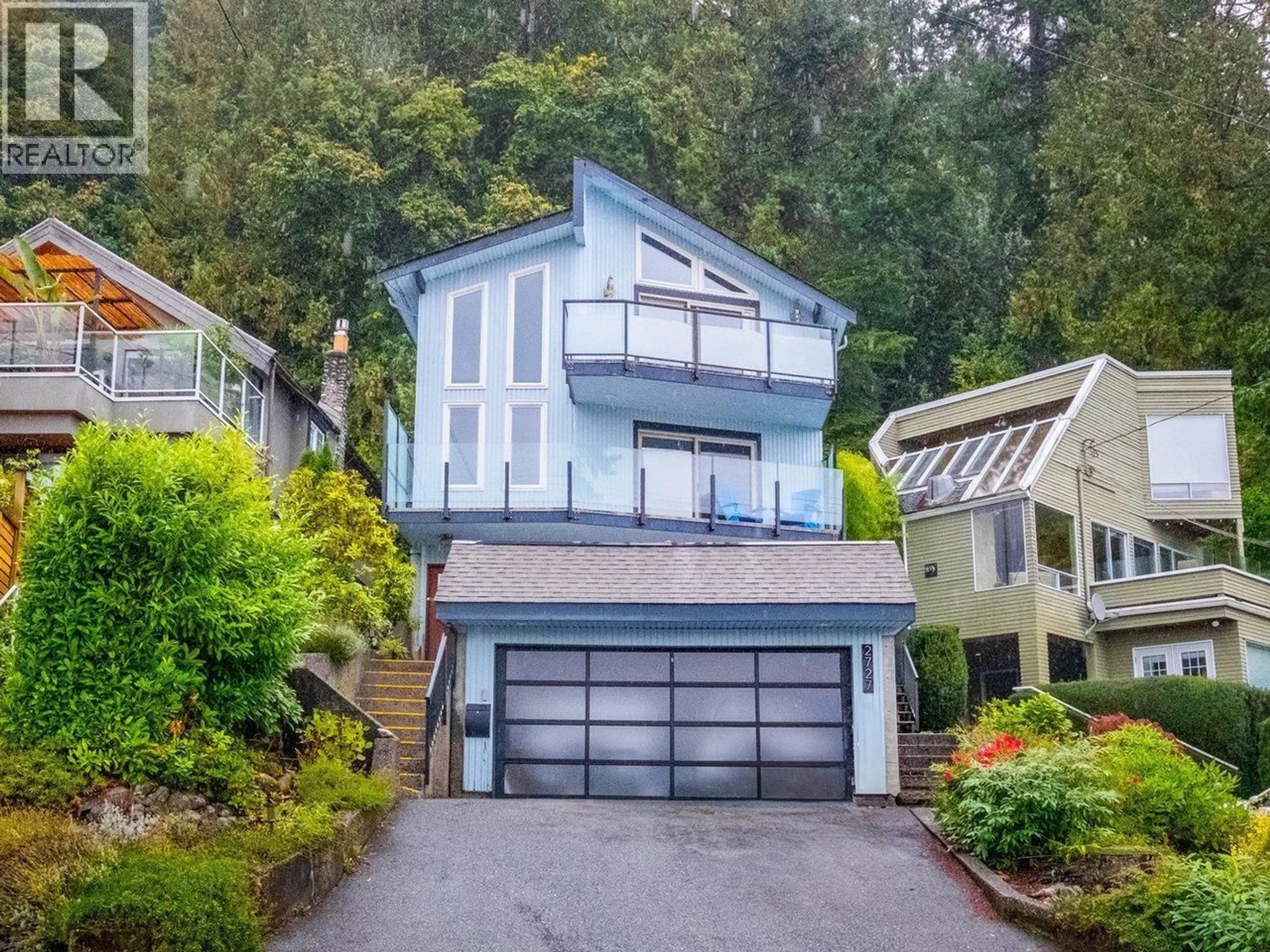 Home with vinyl exterior material, street for 2727 PANORAMA DRIVE, North Vancouver British Columbia V7G1V7