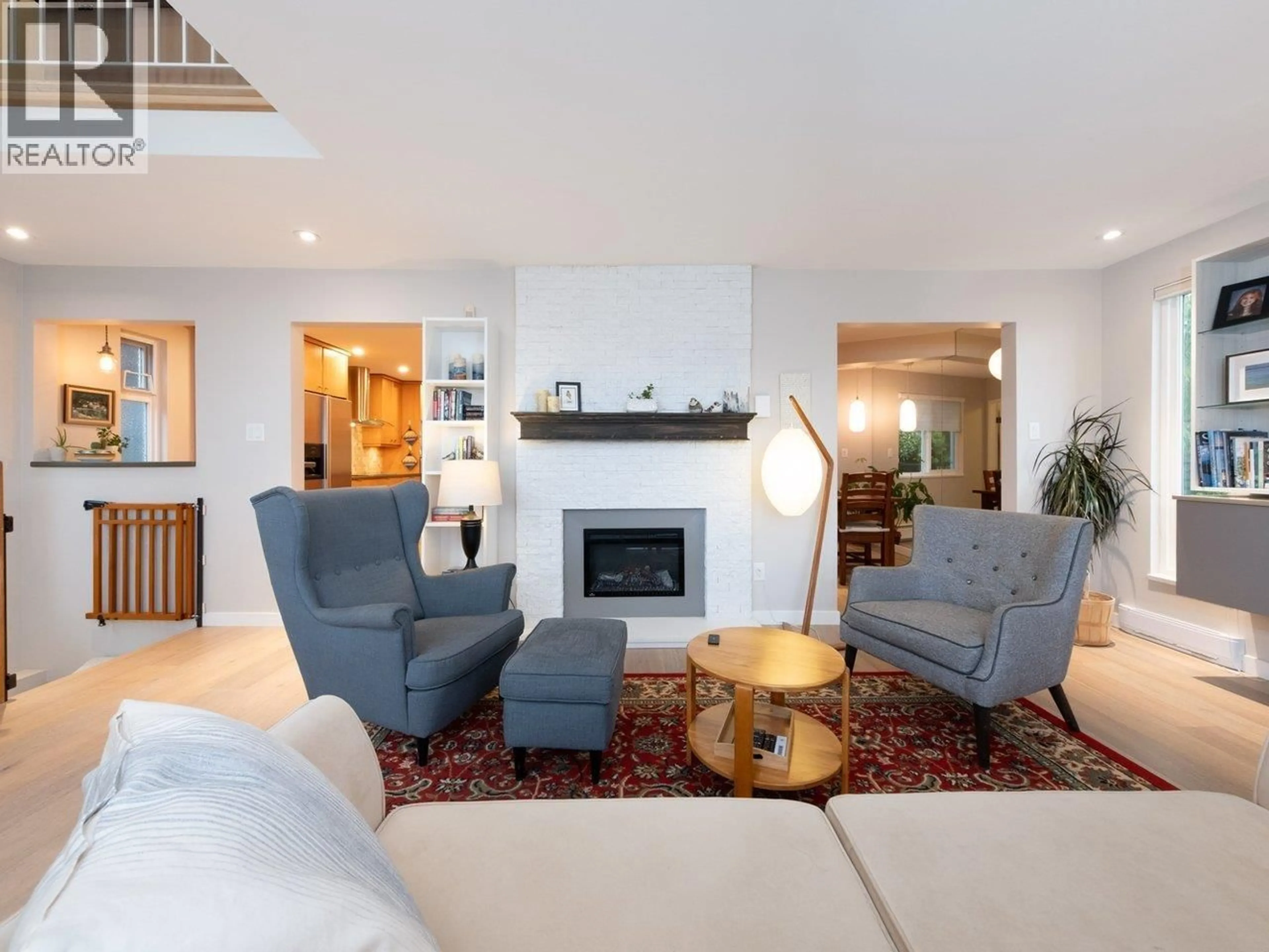 Living room with furniture, unknown for 2727 PANORAMA DRIVE, North Vancouver British Columbia V7G1V7