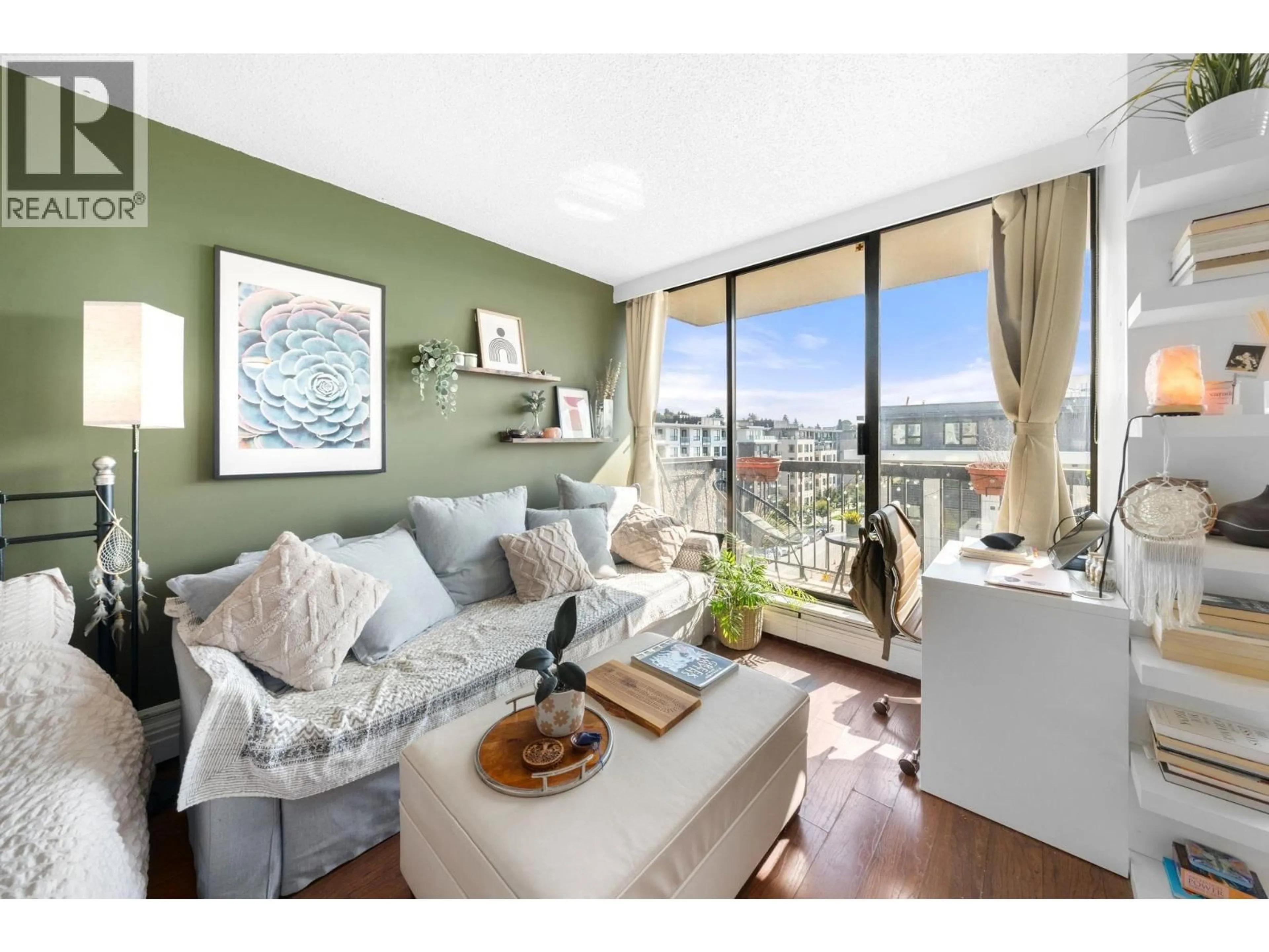 Living room with furniture, unknown for 706 - 145 ST. GEORGES AVENUE, North Vancouver British Columbia V7L3G8