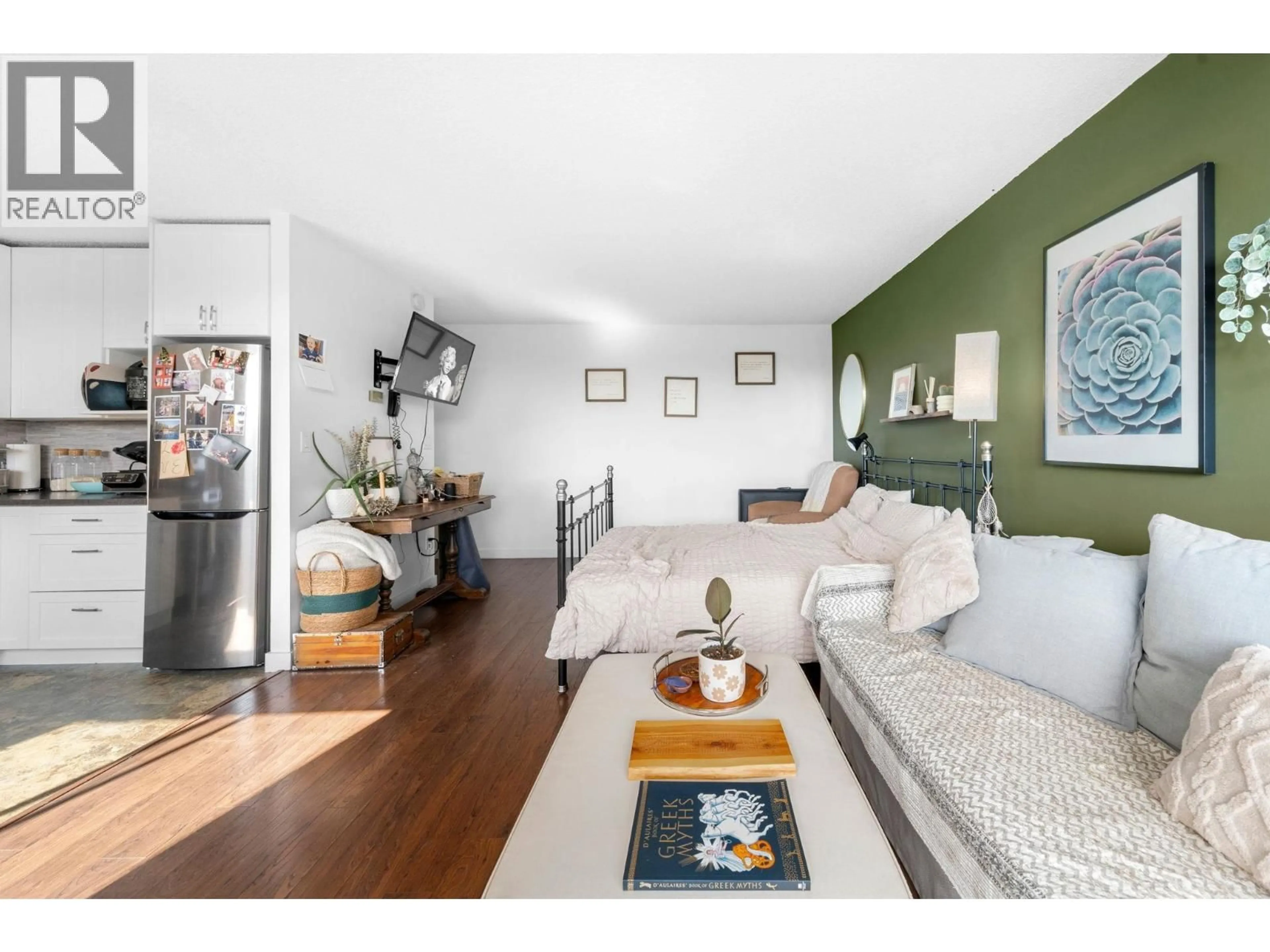 Living room with furniture, wood/laminate floor for 706 - 145 ST. GEORGES AVENUE, North Vancouver British Columbia V7L3G8