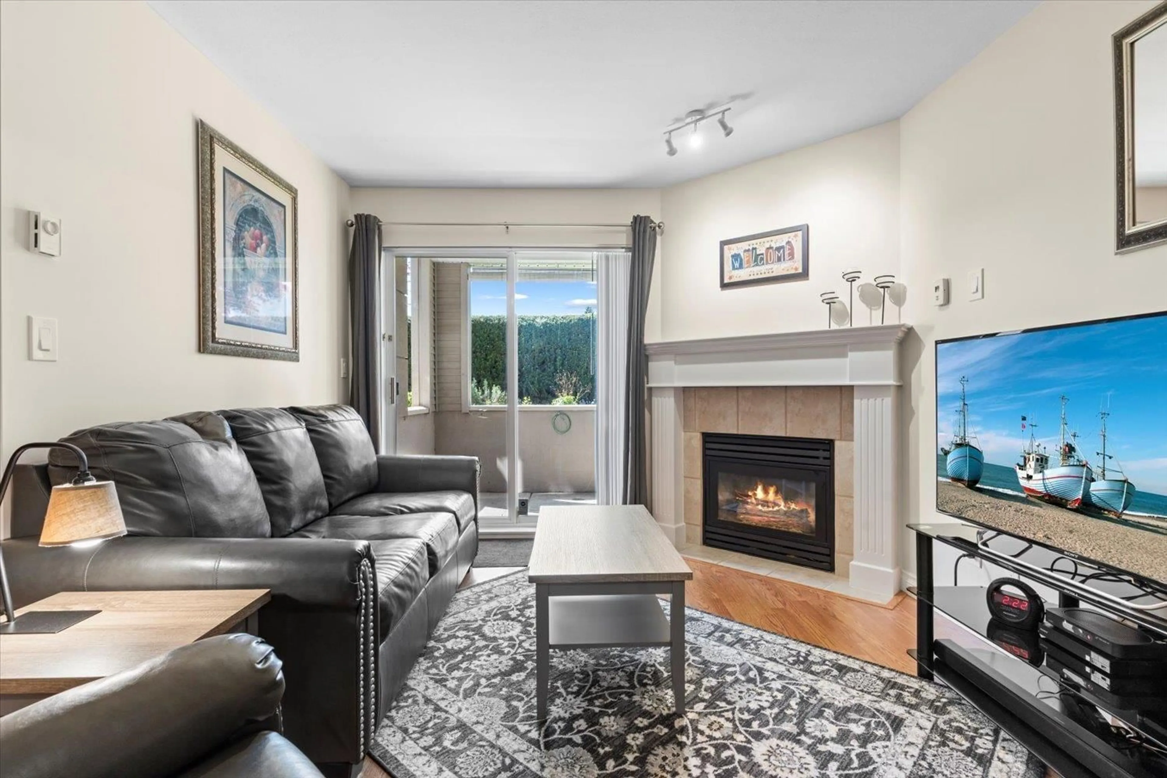 Living room with furniture, unknown for 102 - 9165 BROADWAY STREET, Chilliwack British Columbia V2P7Z8