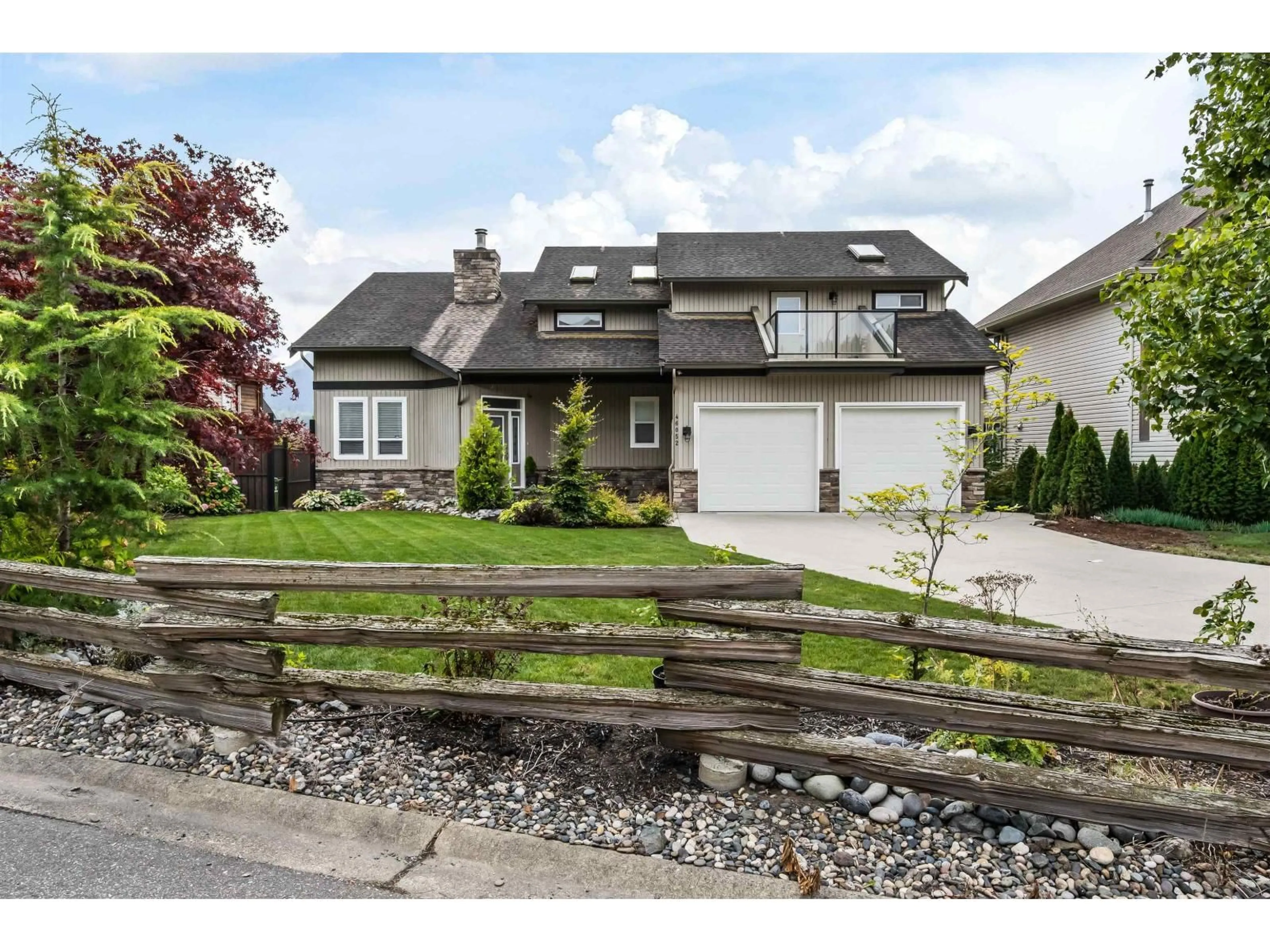 Home with vinyl exterior material, street for 46052 BRIDLE RIDGE CRESCENT, Chilliwack British Columbia V2R5W2