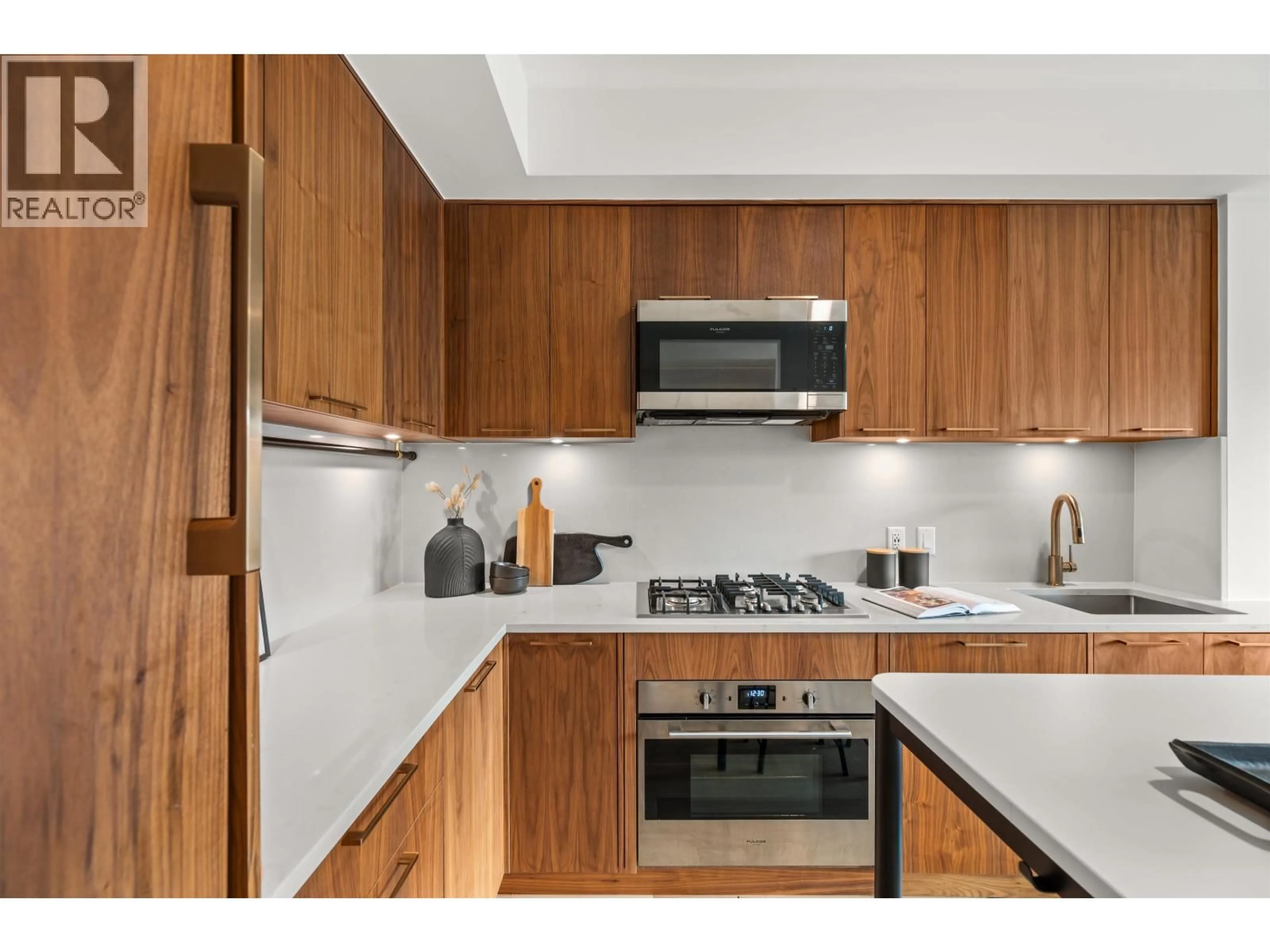 Standard kitchen, unknown for 402 - 2550 GARDEN DRIVE, Vancouver British Columbia V5N4X6