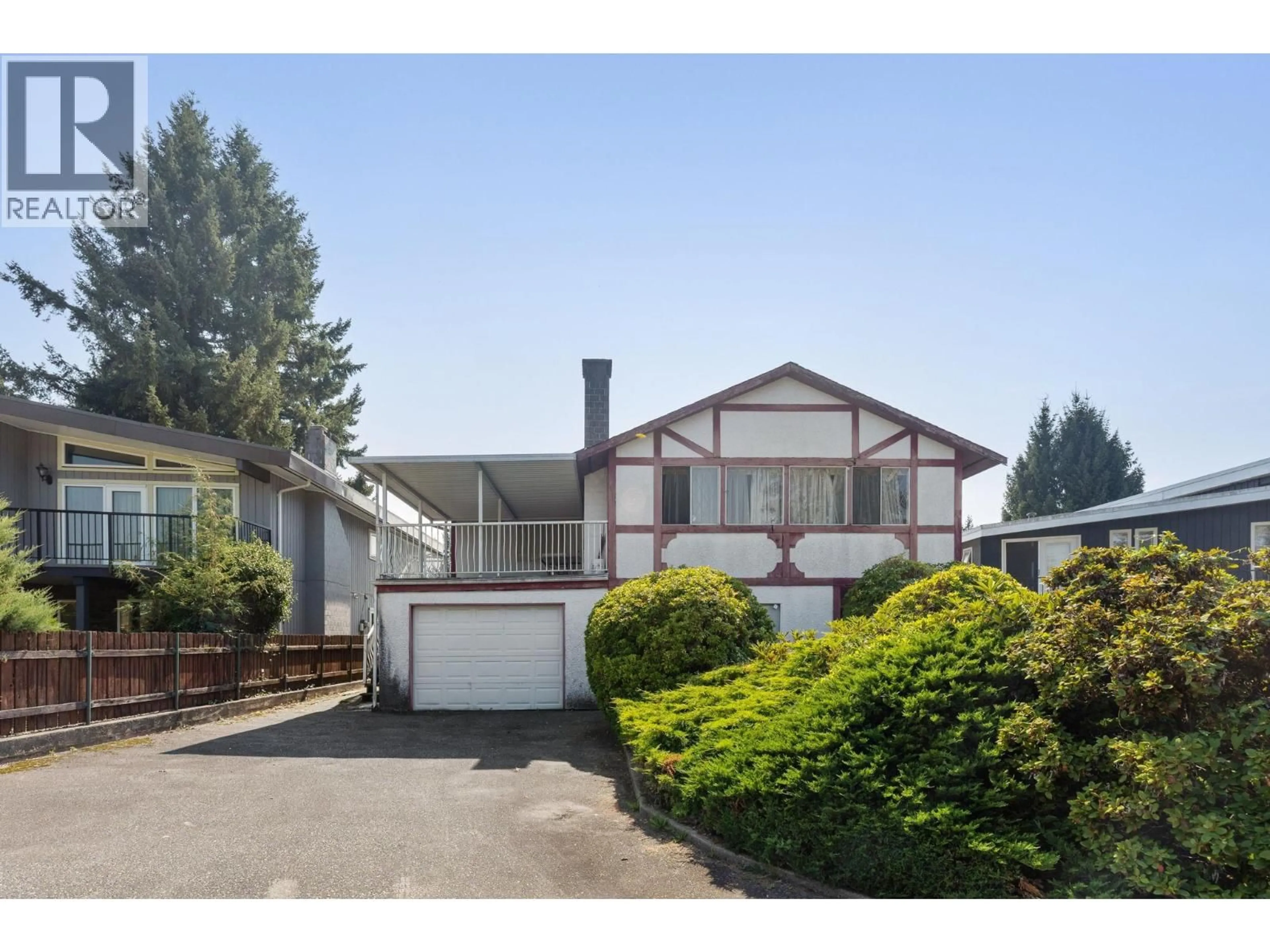 Home with vinyl exterior material, street for 920 EVERETT CRESCENT, Burnaby British Columbia V5A2N5