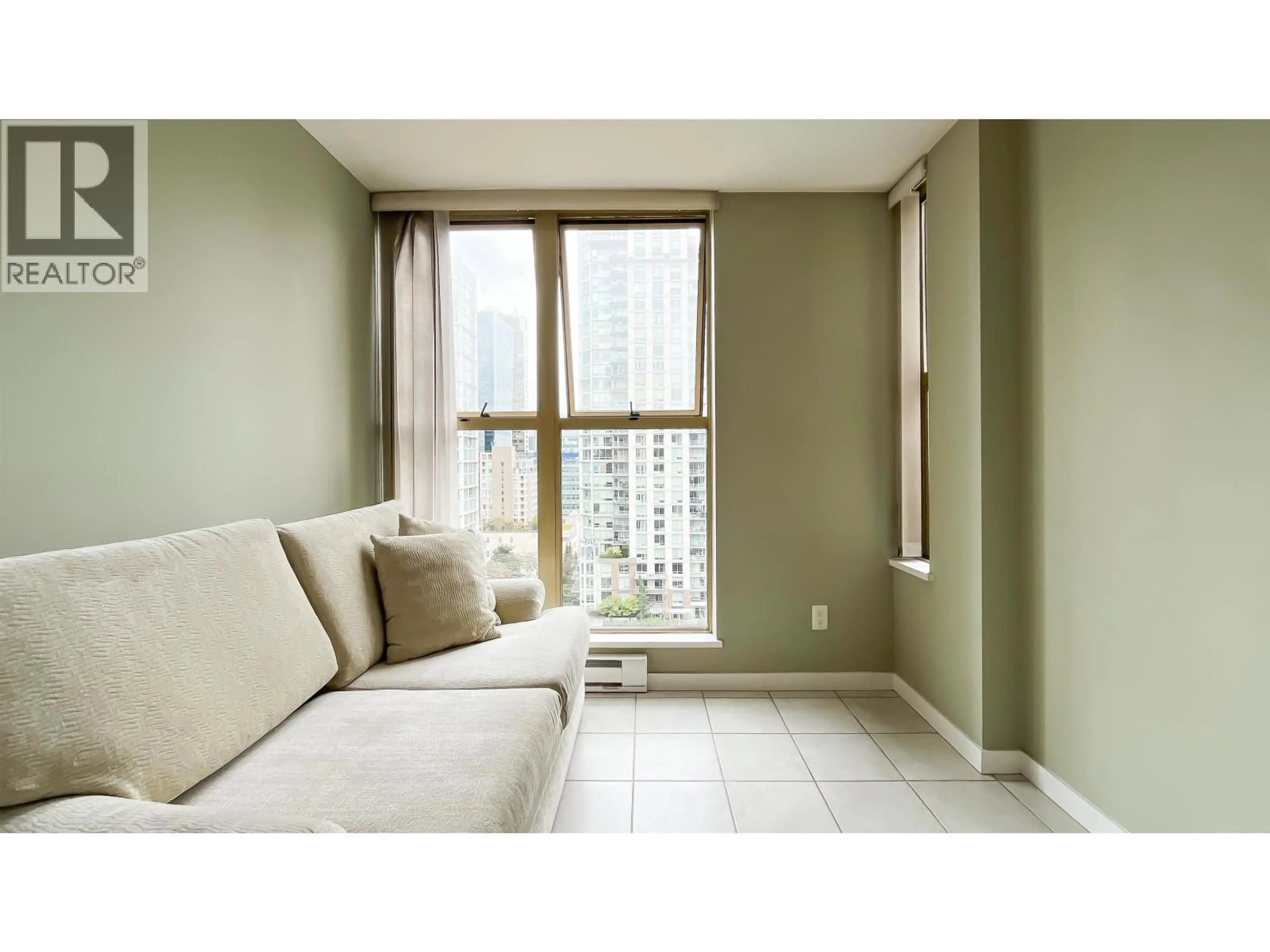 Living room with furniture, unknown for 2005 - 969 RICHARDS STREET, Vancouver British Columbia V6B1A8