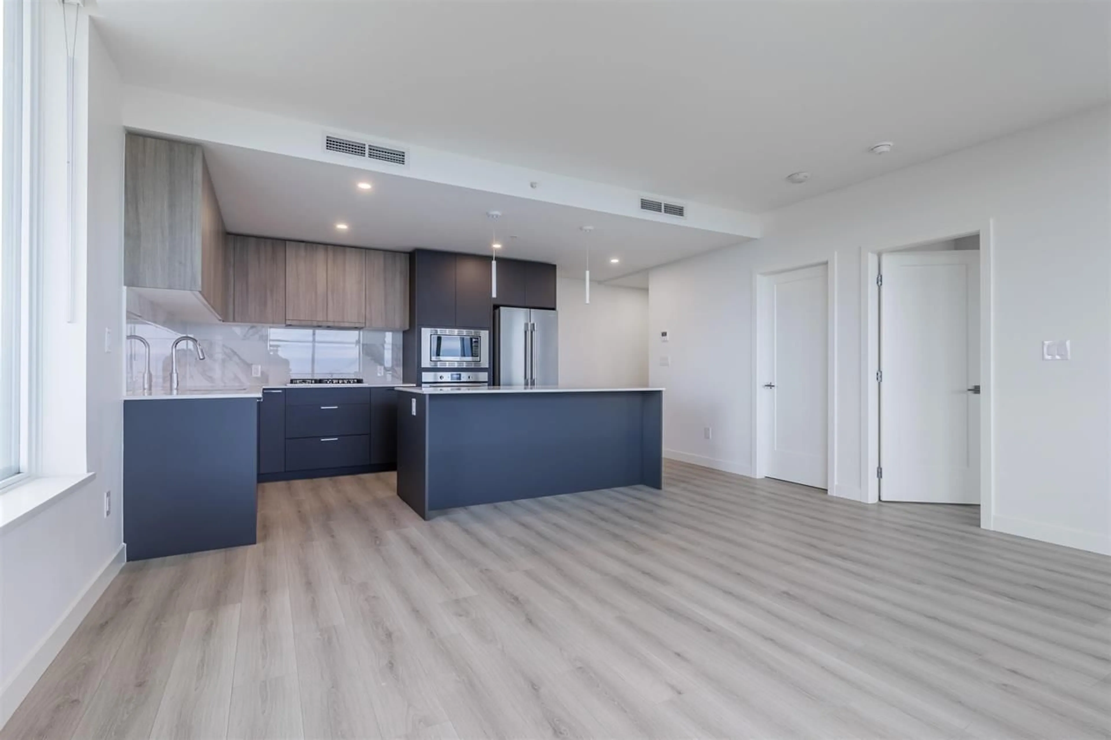 Open concept kitchen, wood/laminate floor for 2206 - 8551 201, Langley British Columbia V2Y3Y4