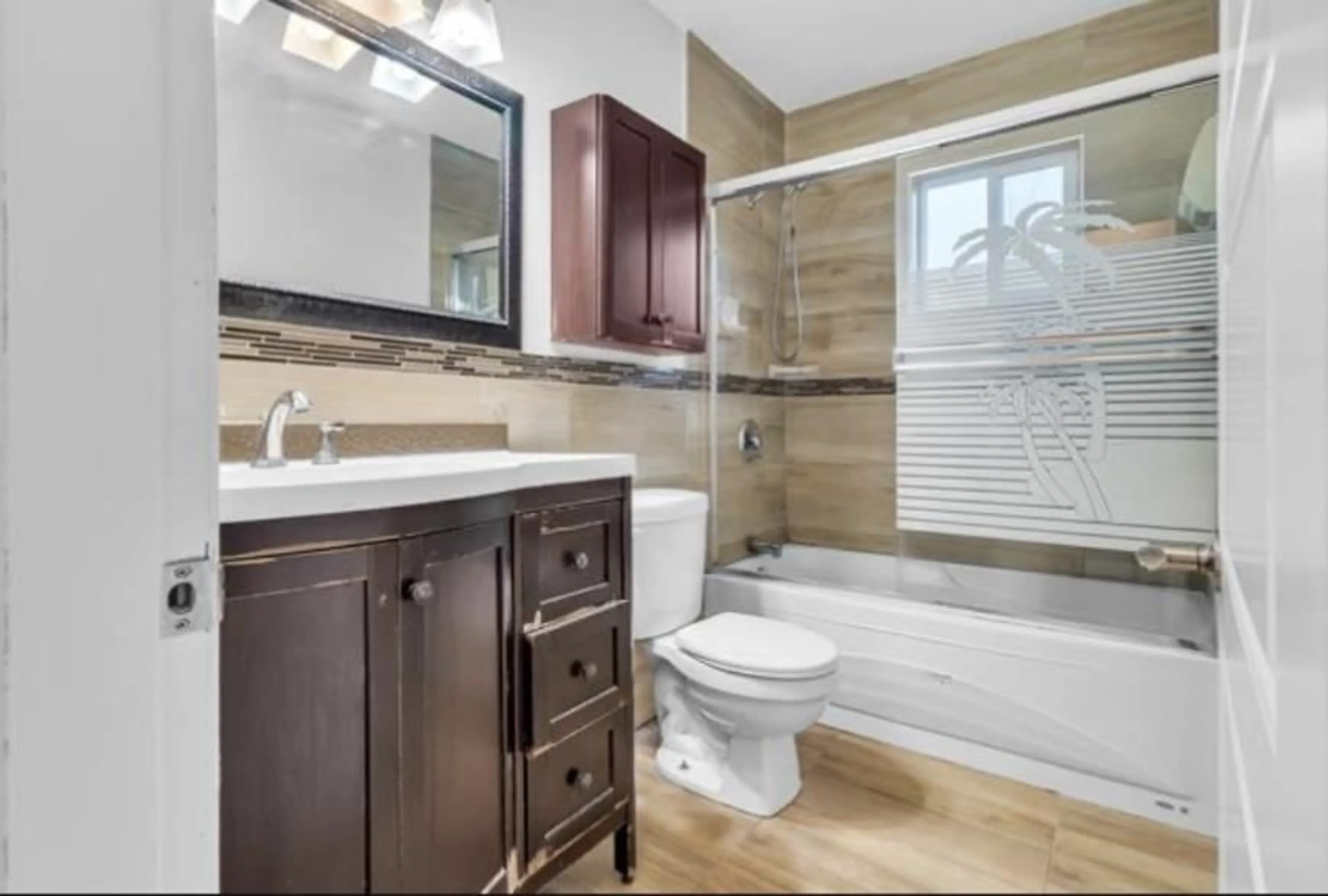 Standard bathroom, ceramic/tile floor for 11565 96A, Surrey British Columbia V3V1Z9