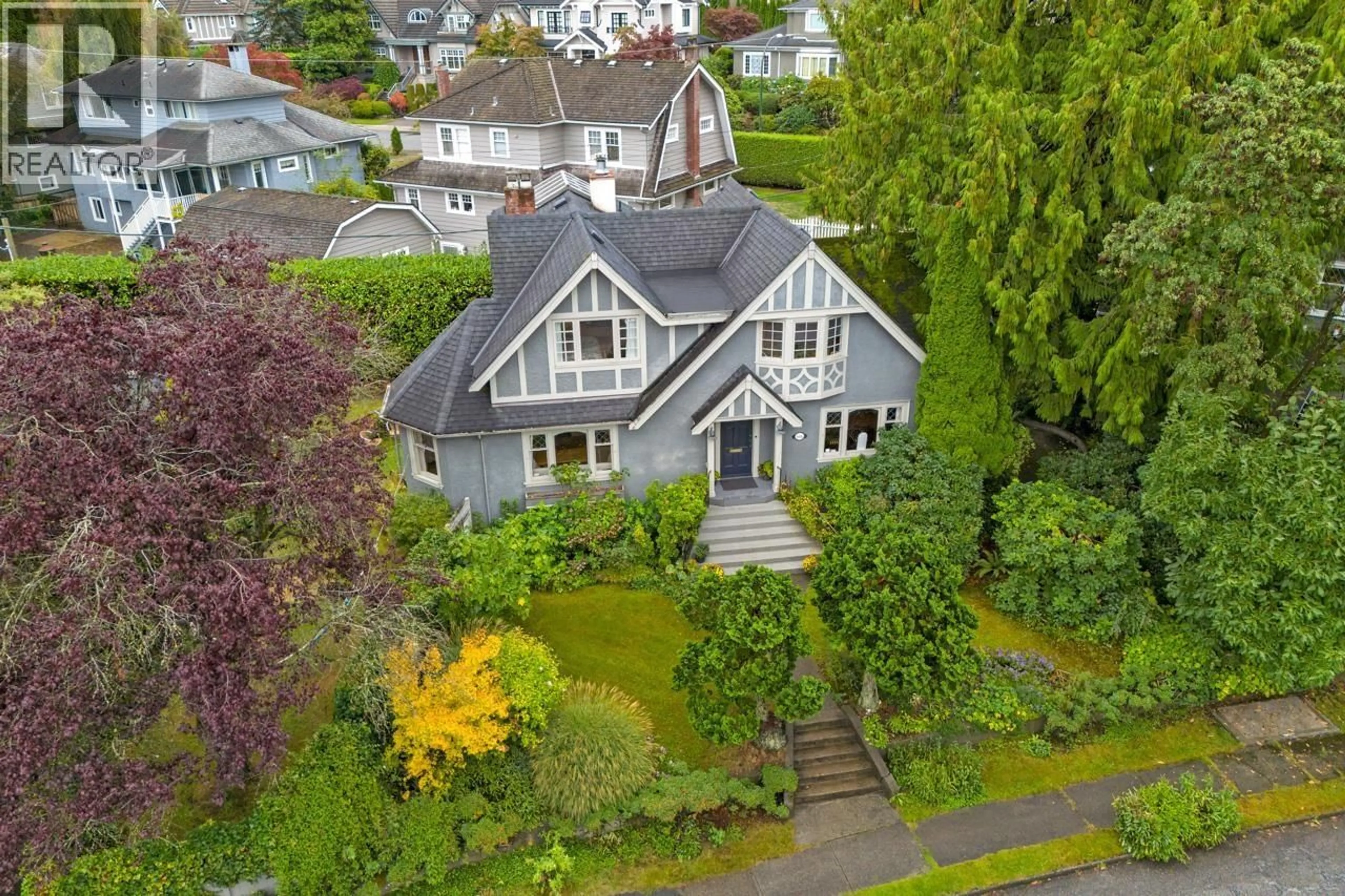 A pic from outside/outdoor area/front of a property/back of a property/a pic from drone, street for 1926 ASPEN AVENUE, Vancouver British Columbia V6M1E4