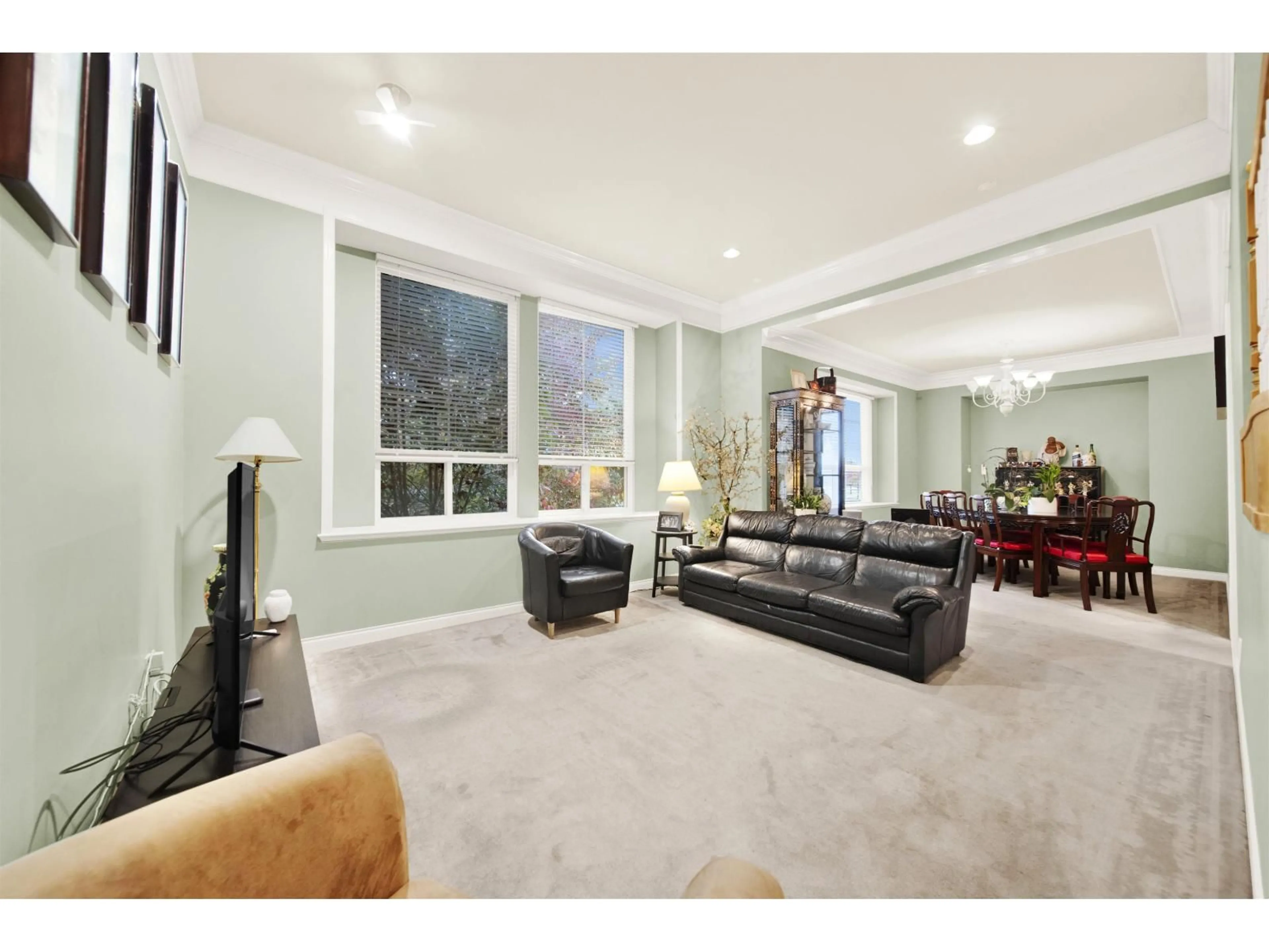 Living room with furniture, unknown for 10989 158, Surrey British Columbia V4N5G1