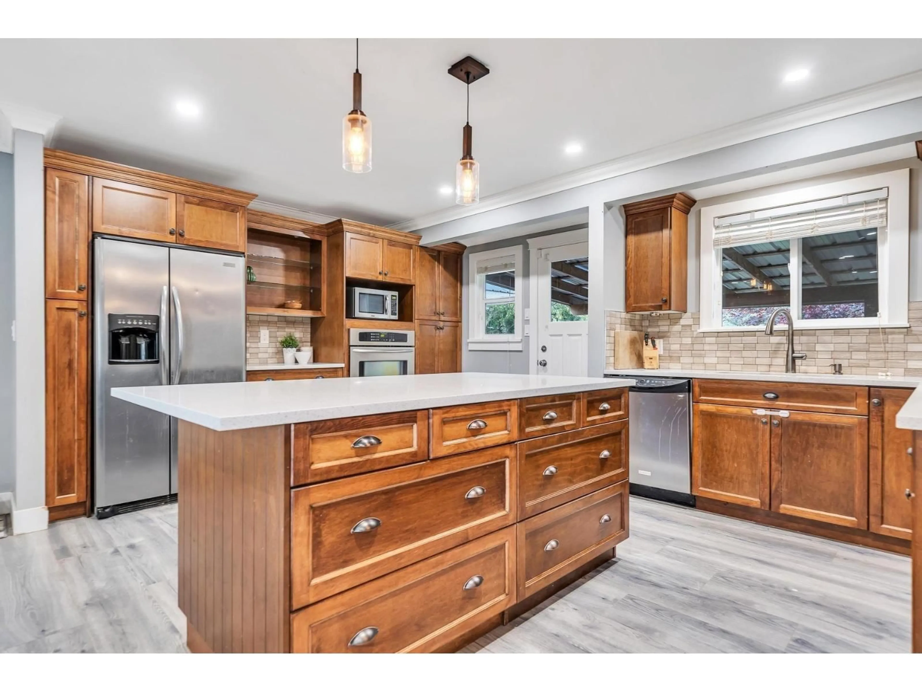 Open concept kitchen, unknown for 2252 BAKERVIEW, Abbotsford British Columbia V2T3B4