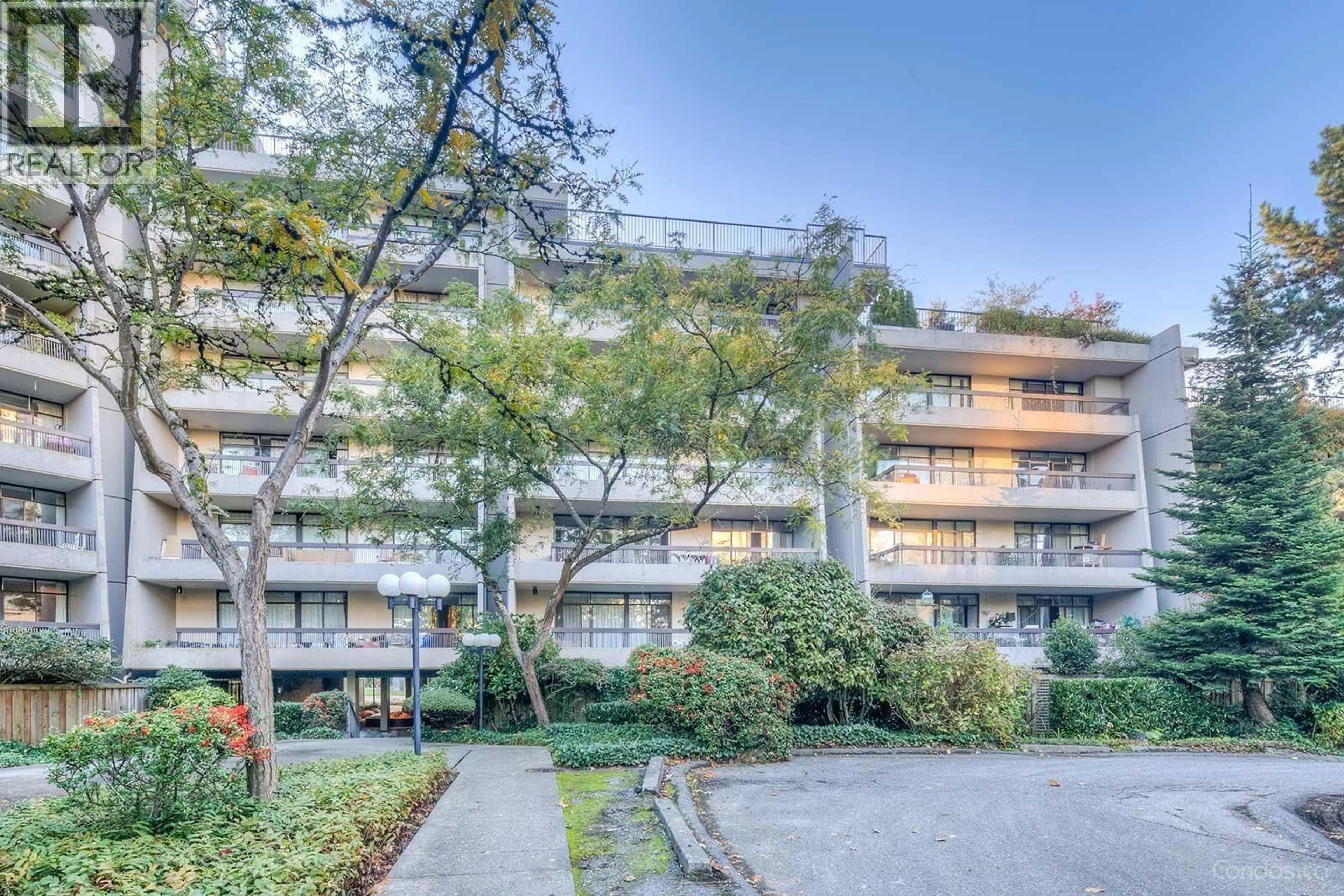 Patio, street for 406 - 5932 PATTERSON AVENUE, Burnaby British Columbia V5H4B4