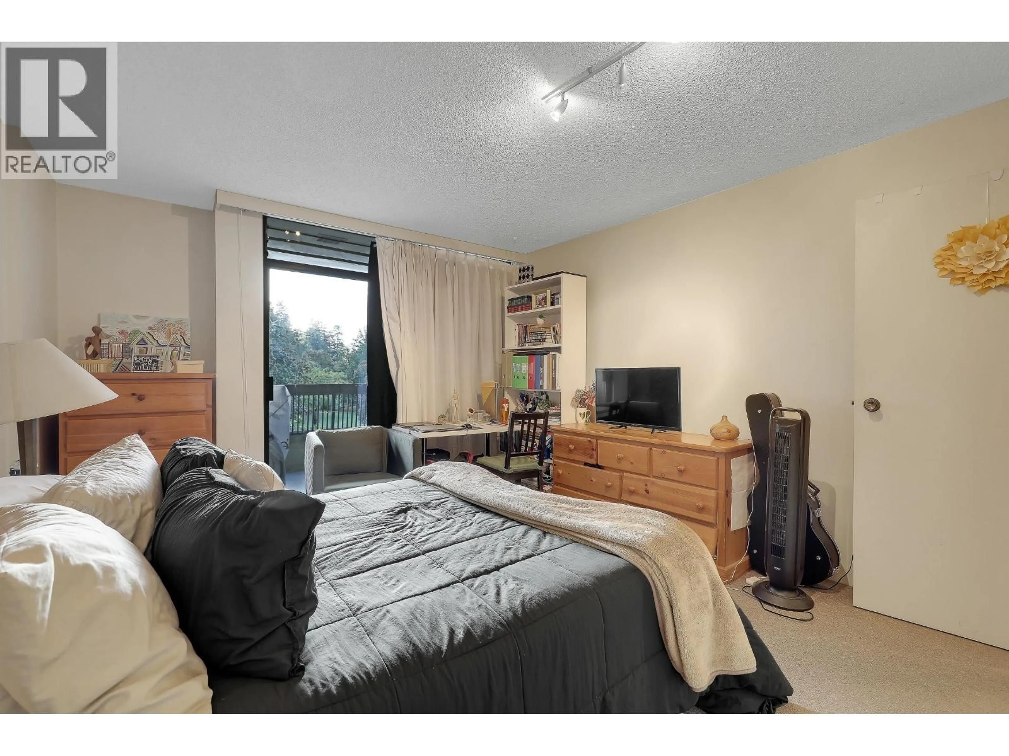 A pic of a room for 406 - 5932 PATTERSON AVENUE, Burnaby British Columbia V5H4B4