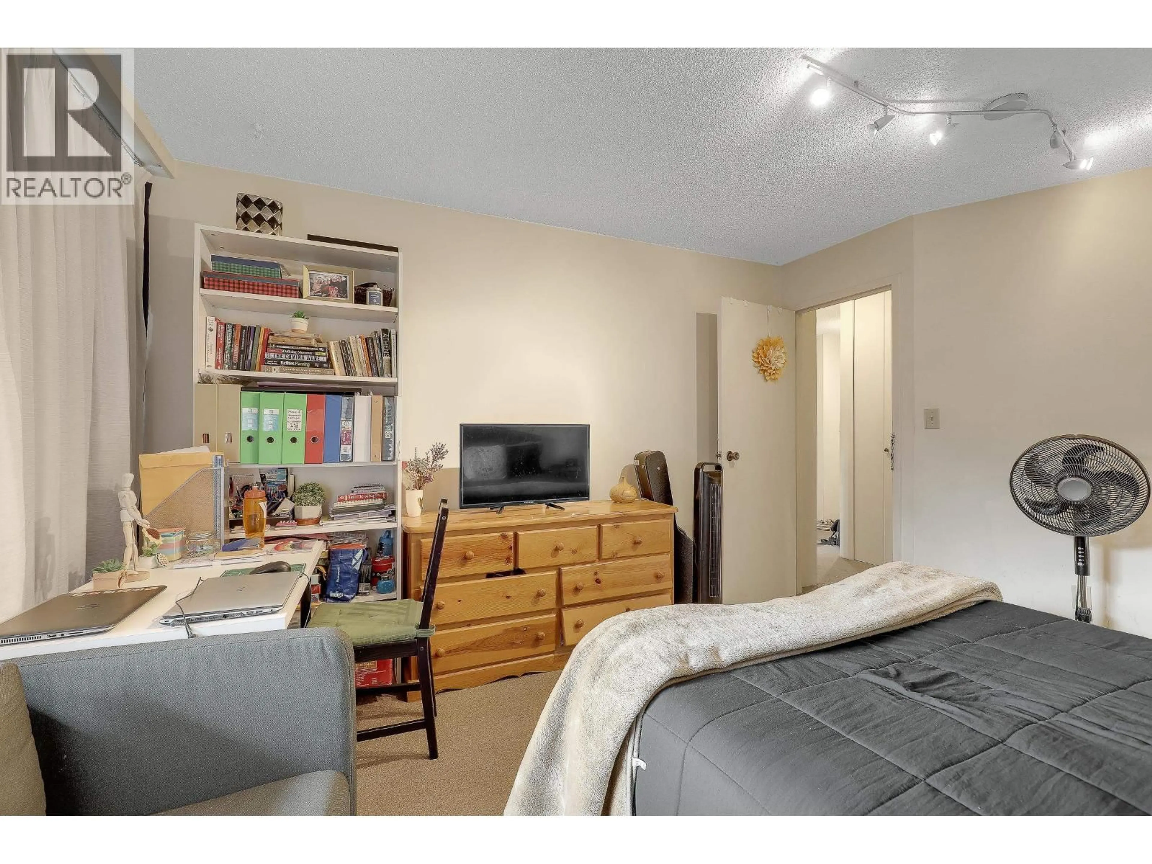 A pic of a room for 406 - 5932 PATTERSON AVENUE, Burnaby British Columbia V5H4B4