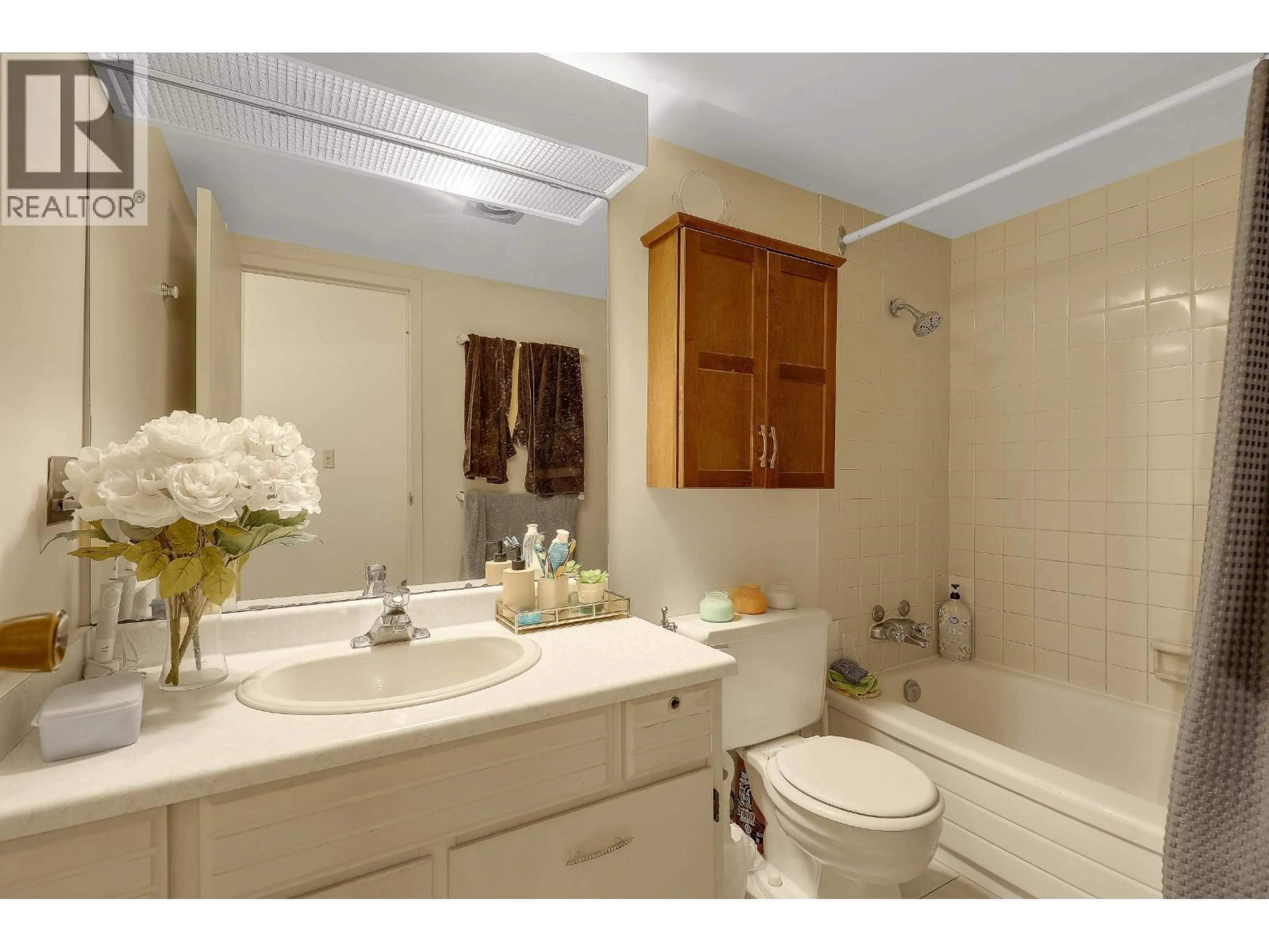 Standard bathroom, unknown for 406 - 5932 PATTERSON AVENUE, Burnaby British Columbia V5H4B4