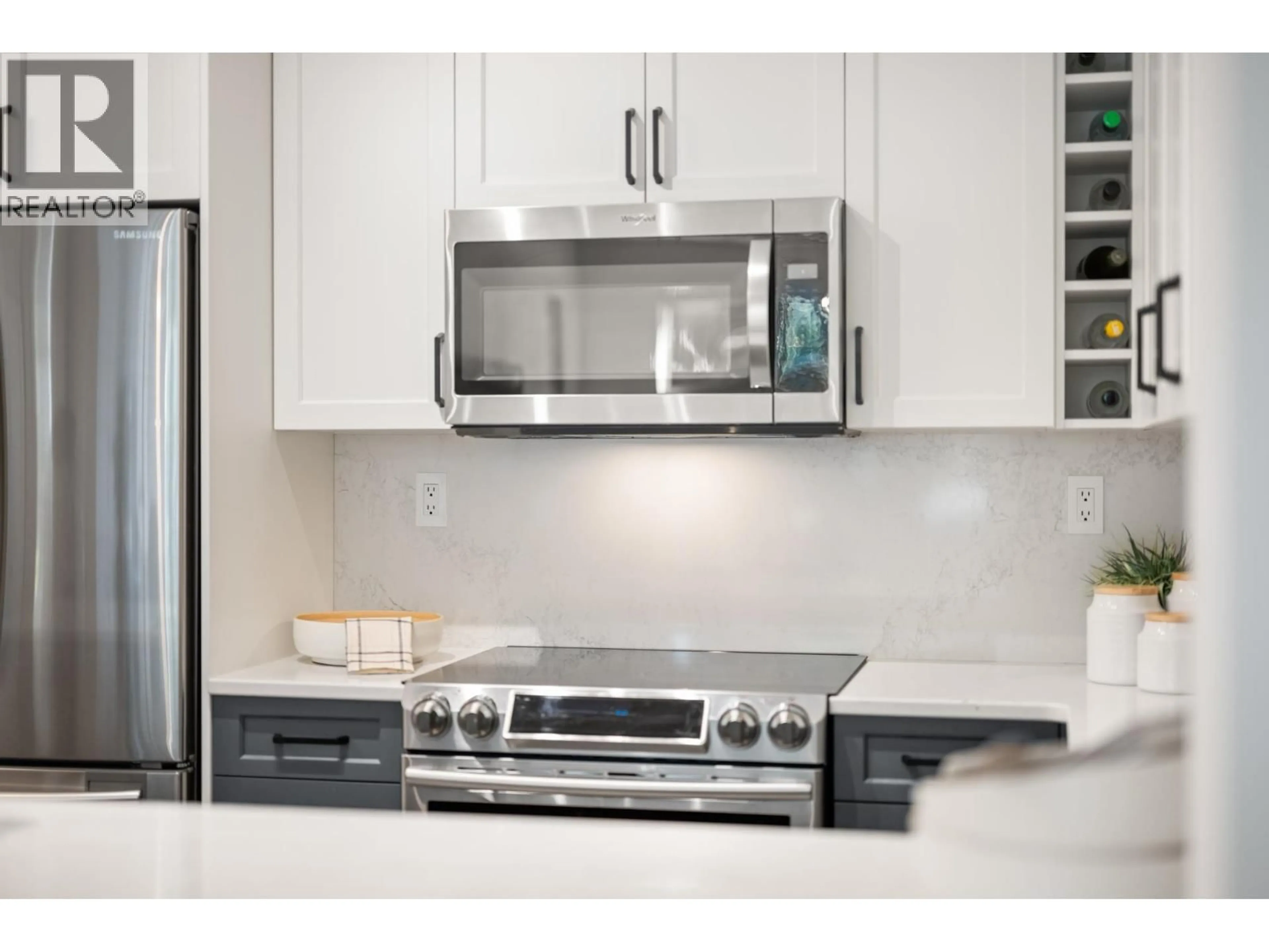 Standard kitchen, ceramic/tile floor for 301 - 285 ROSS DRIVE, New Westminster British Columbia V3L0B9