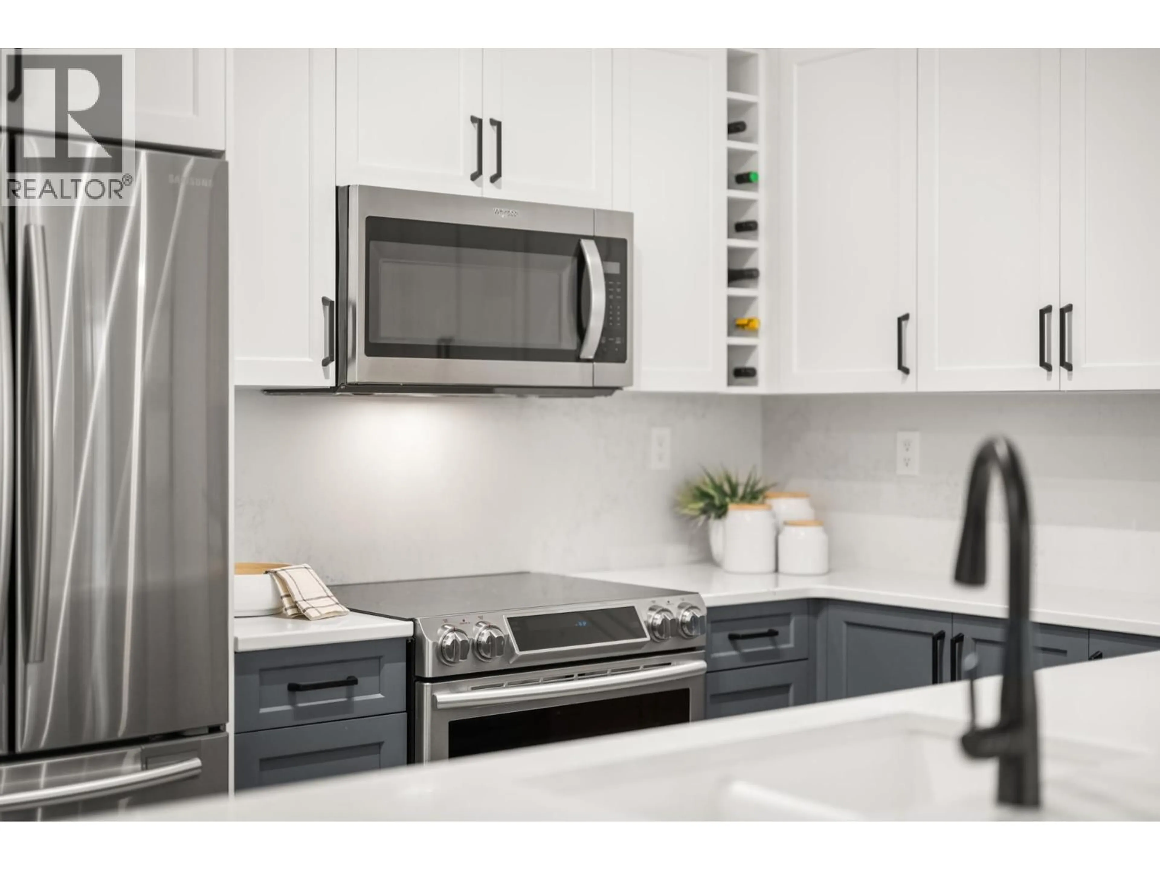 Contemporary kitchen, ceramic/tile floor for 301 - 285 ROSS DRIVE, New Westminster British Columbia V3L0B9