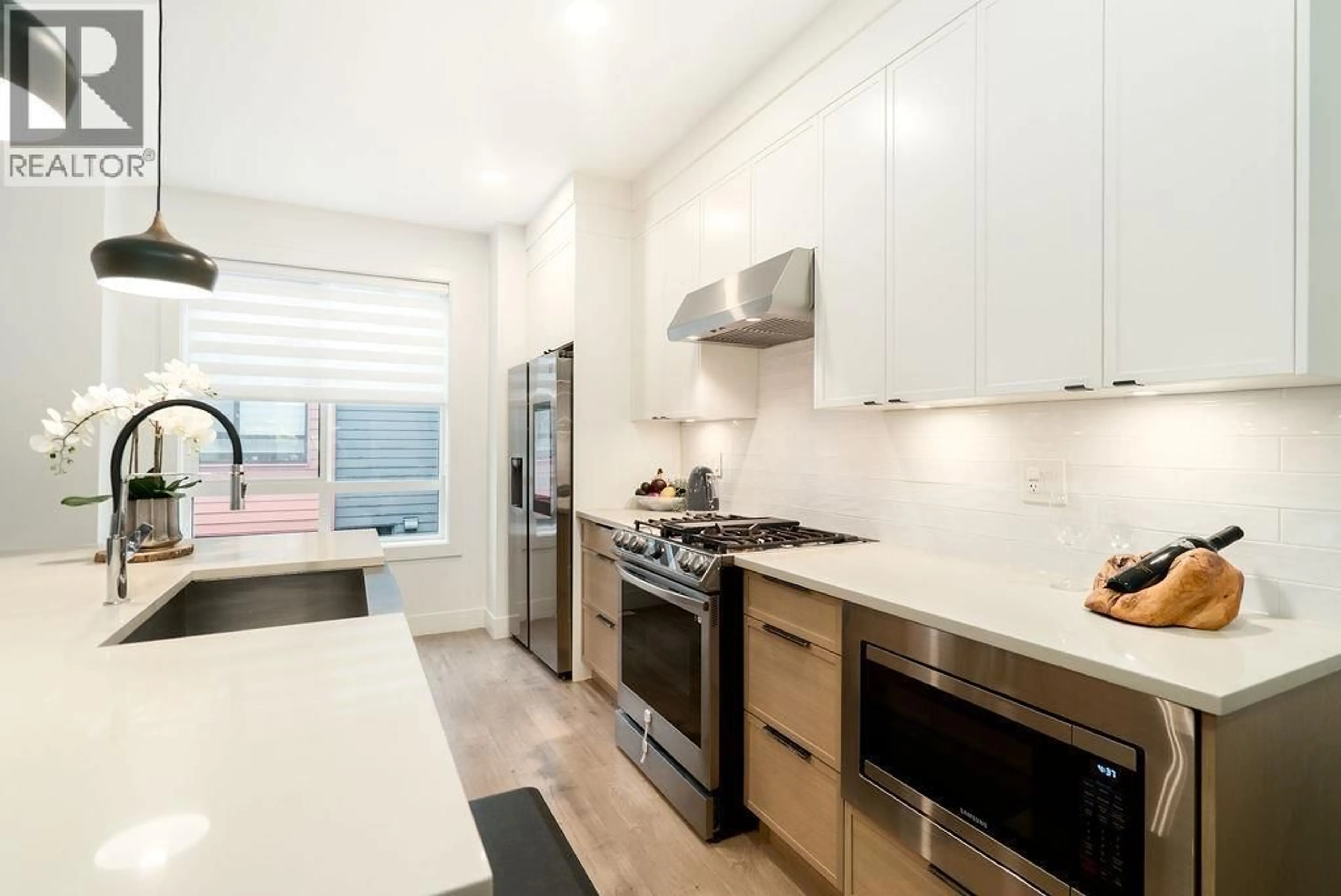 Contemporary kitchen, unknown for 106 - 3503 GISLASON AVENUE, Coquitlam British Columbia V3E0T1