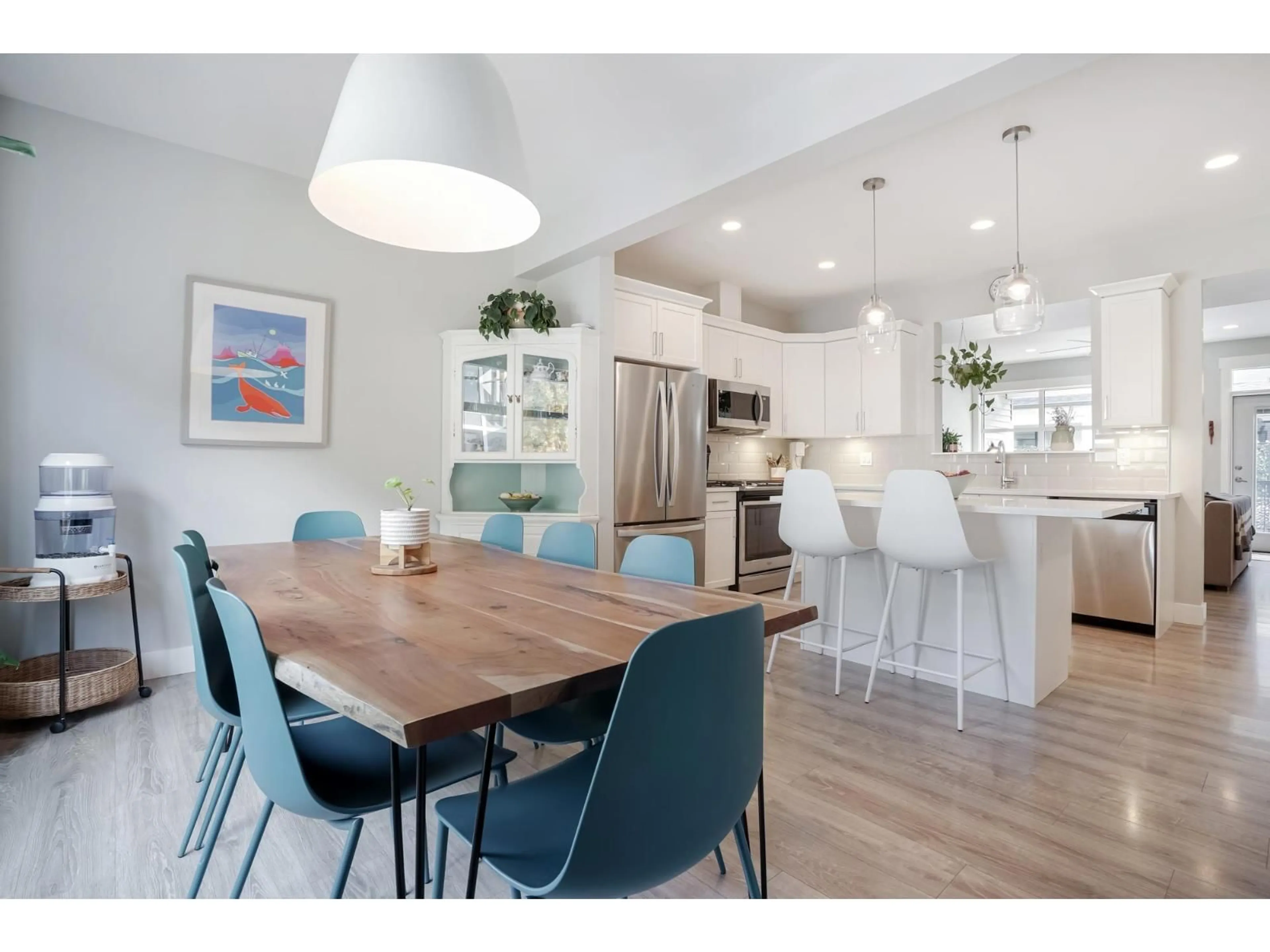 Open concept kitchen, wood/laminate floor for 33 - 386 PINE AVENUE, Harrison Hot Springs British Columbia V0M1K0