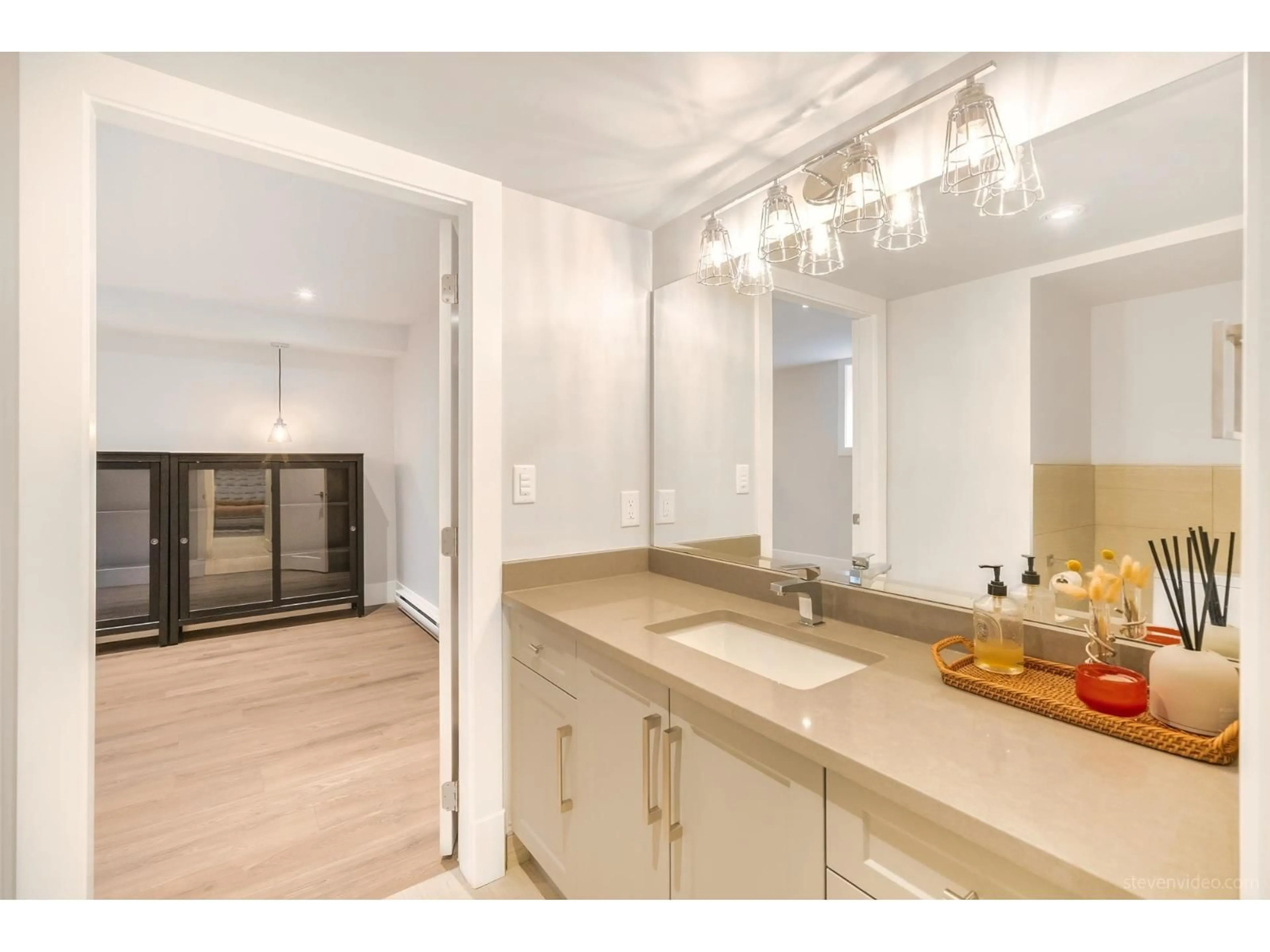Open concept kitchen, unknown for 3668 159A, Surrey British Columbia V3Z0P1