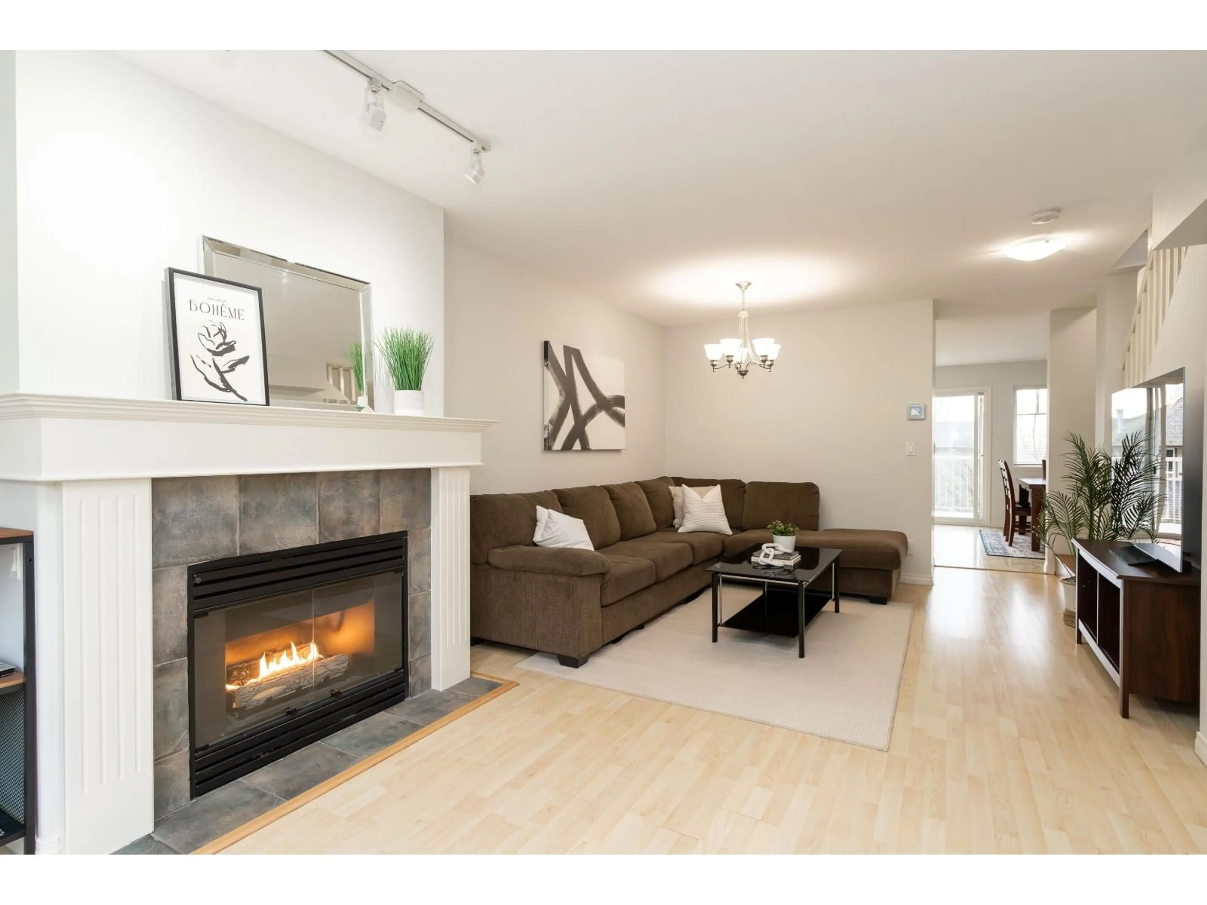 Living room with furniture, wood/laminate floor for 34 - 8888 151, Surrey British Columbia V3R0Z9