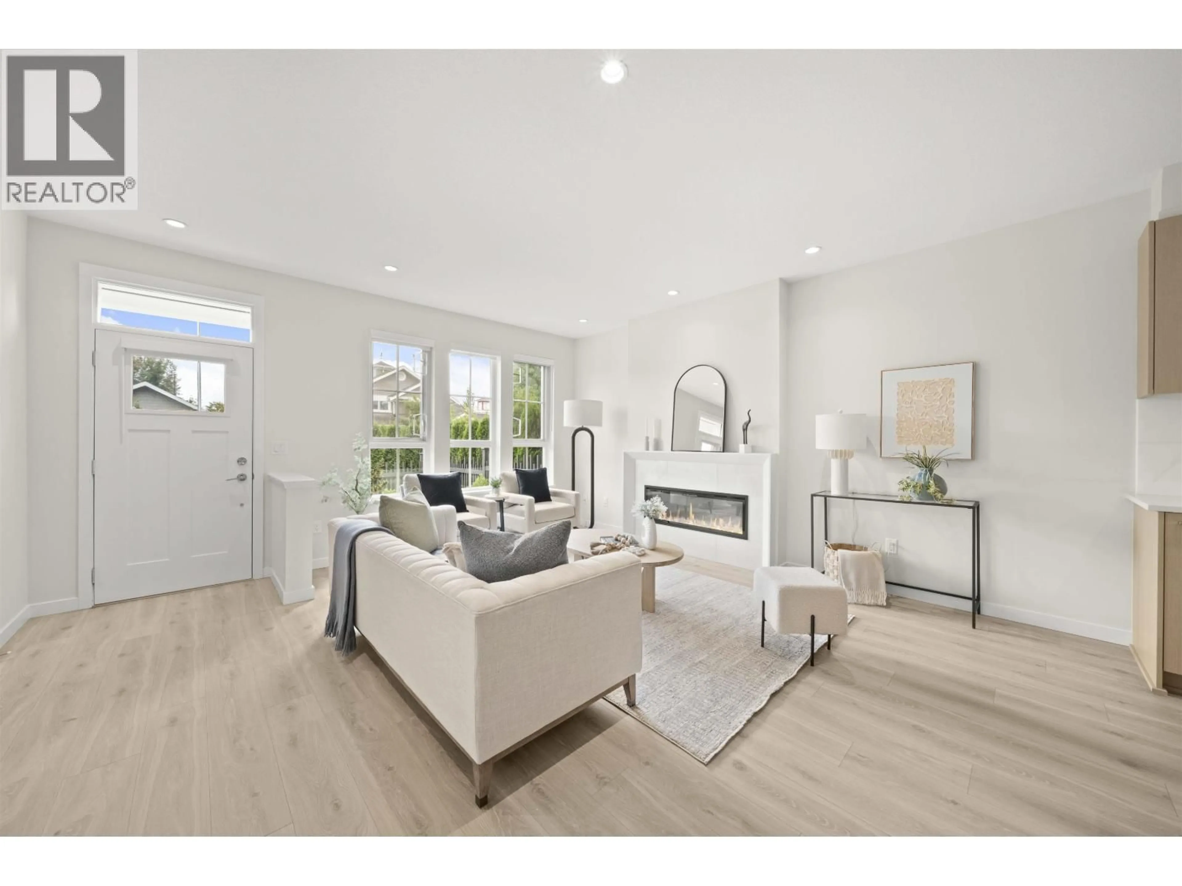Living room with furniture, unknown for 122 - 5311 ADMIRAL WAY, Delta British Columbia V4K0E2