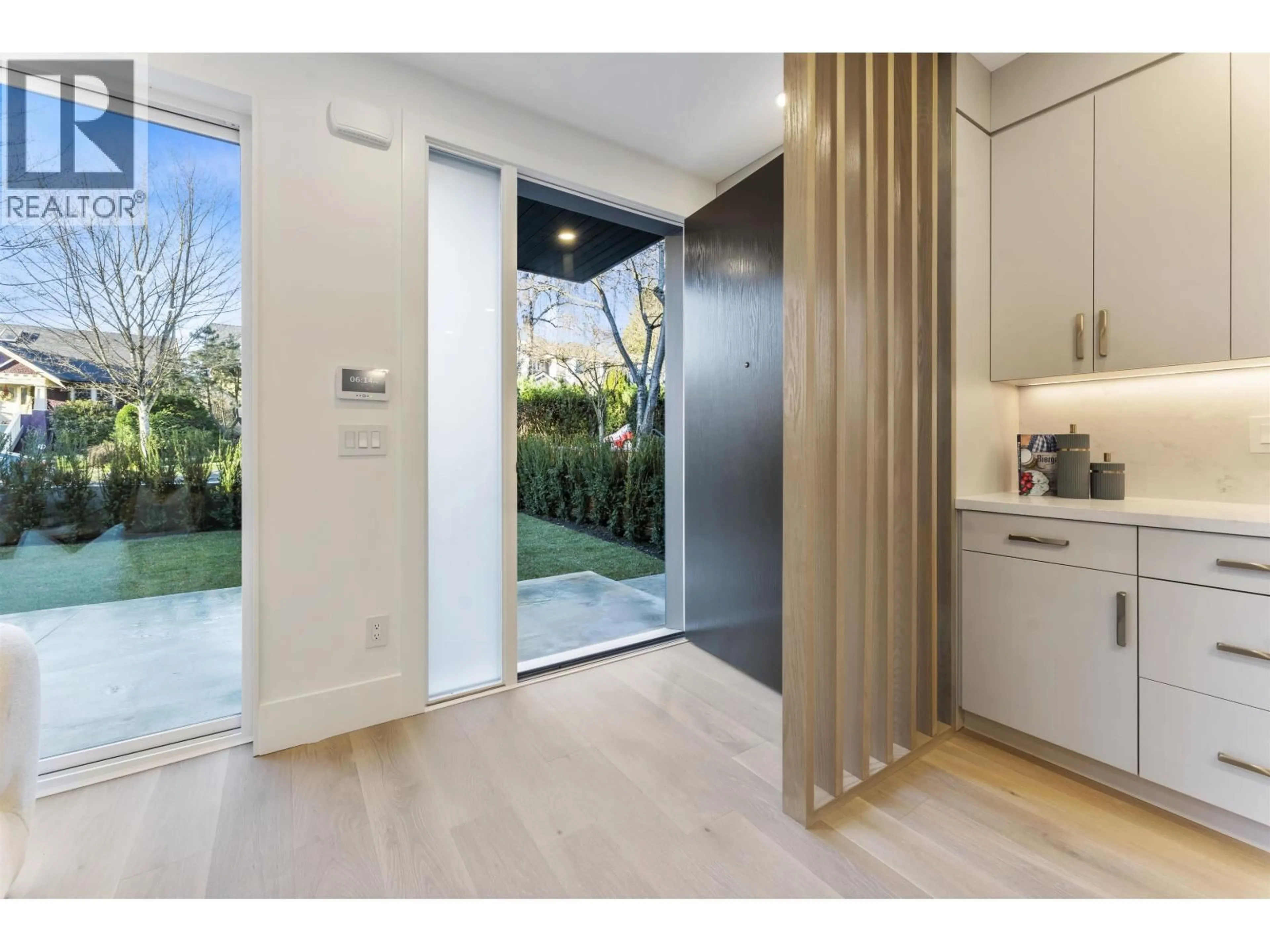 Indoor entryway for 1 - 2138 48TH AVENUE, Vancouver British Columbia V6M2P5