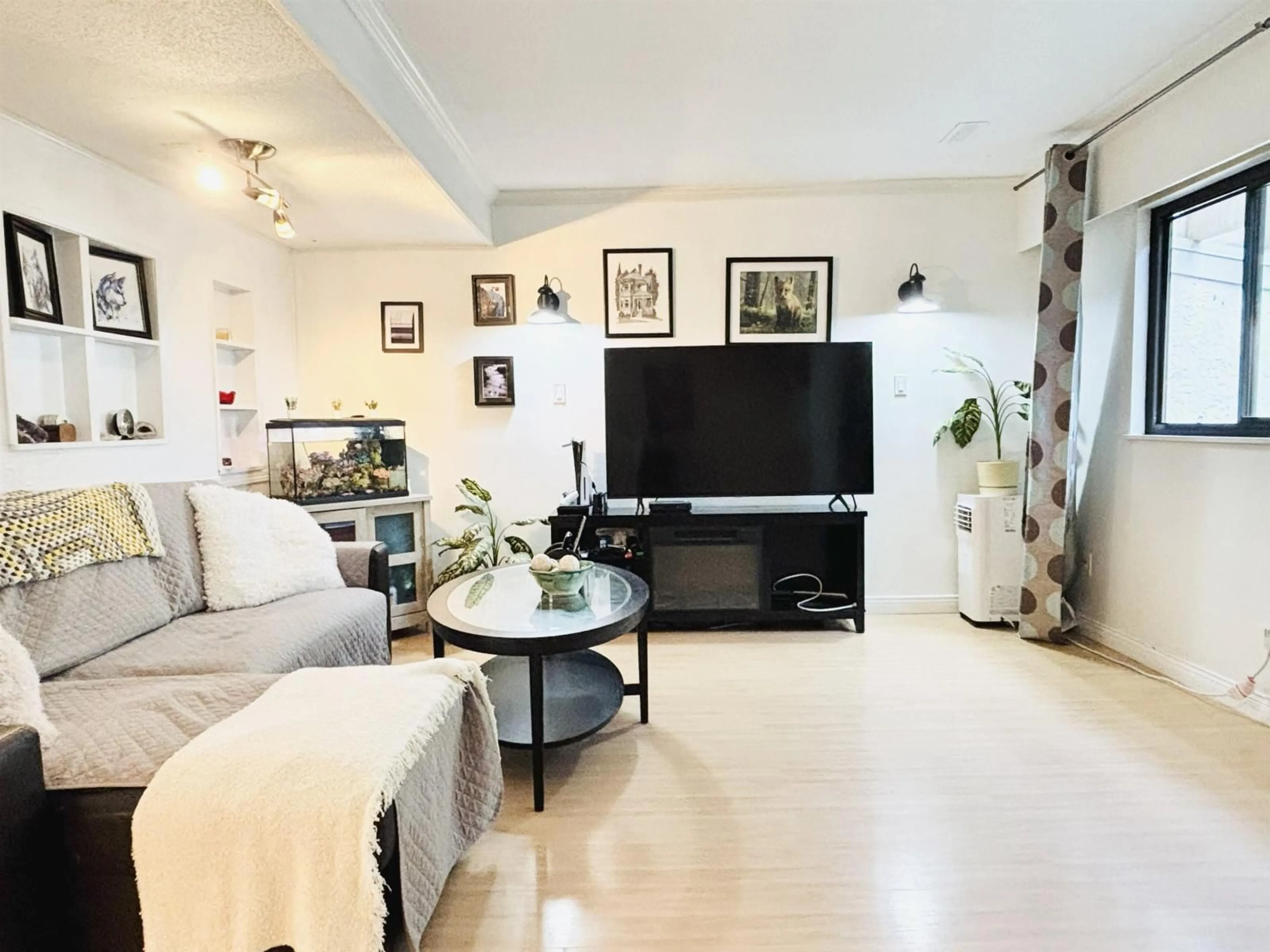 Living room with furniture, unknown for 34 - 5231 204, Langley British Columbia V3A5X1