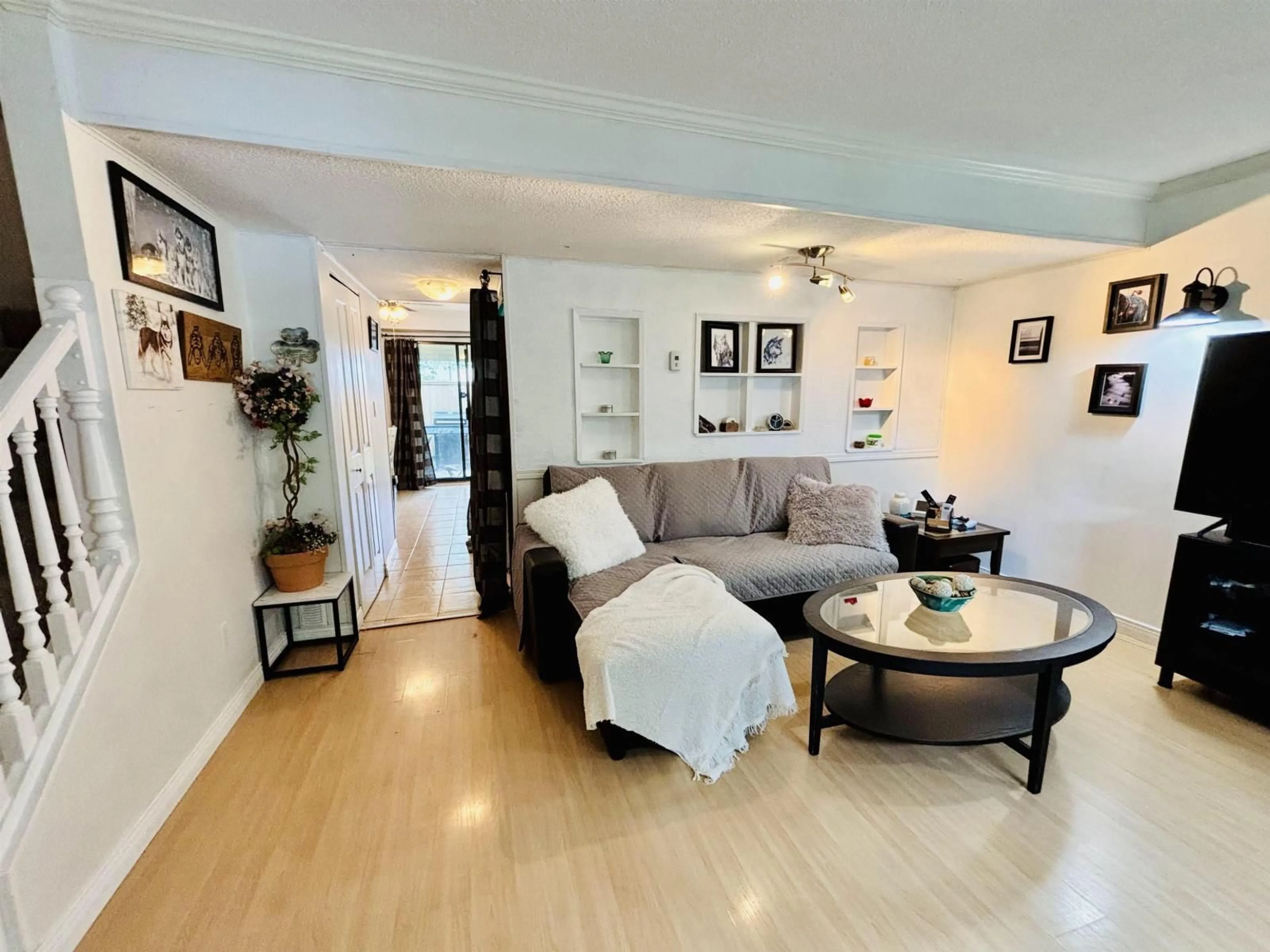 Living room with furniture, unknown for 34 - 5231 204, Langley British Columbia V3A5X1