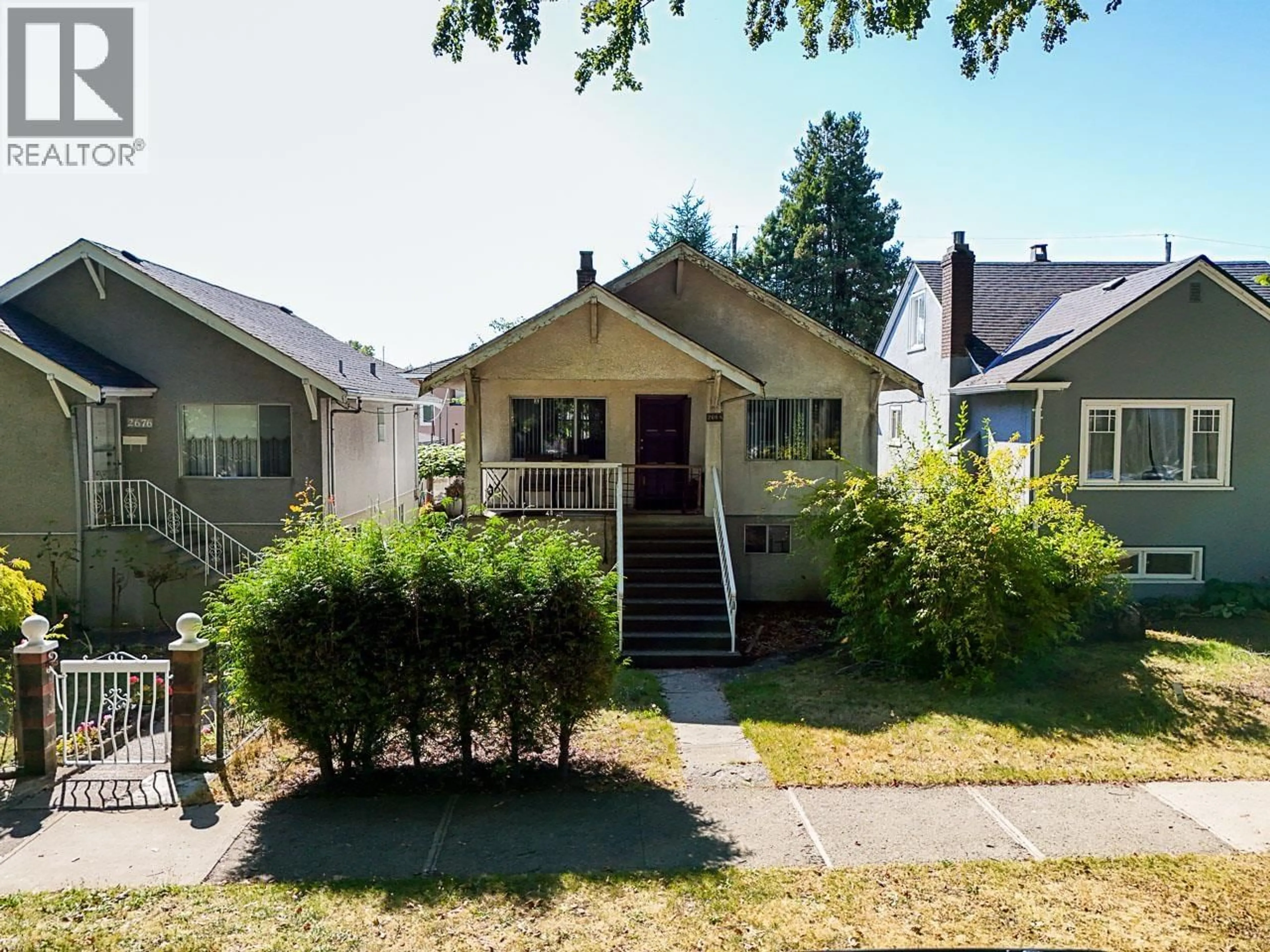A pic from outside/outdoor area/front of a property/back of a property/a pic from drone, street for 2668 WILLIAM STREET, Vancouver British Columbia V5K2Y5