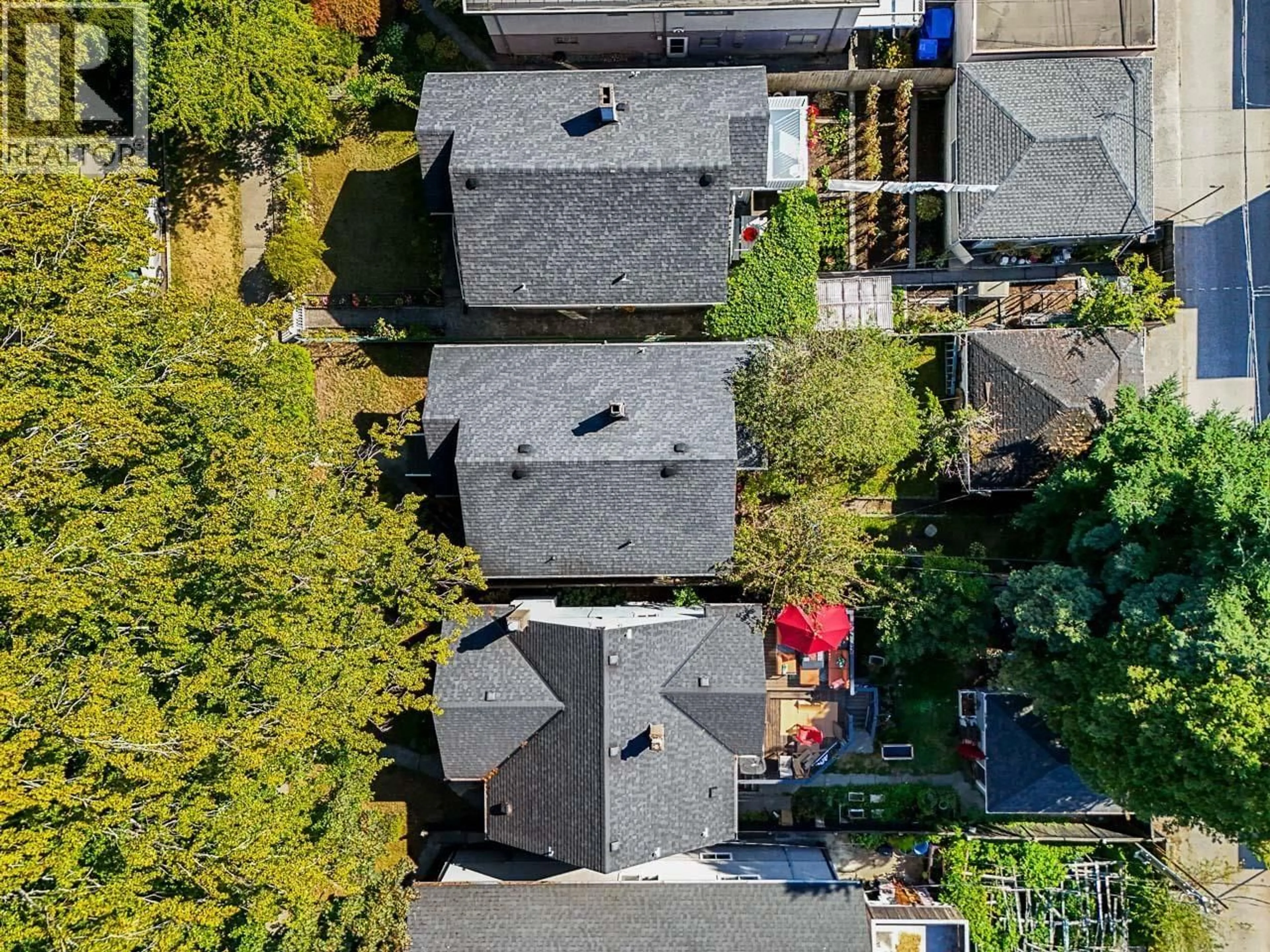 A pic from outside/outdoor area/front of a property/back of a property/a pic from drone, street for 2668 WILLIAM STREET, Vancouver British Columbia V5K2Y5