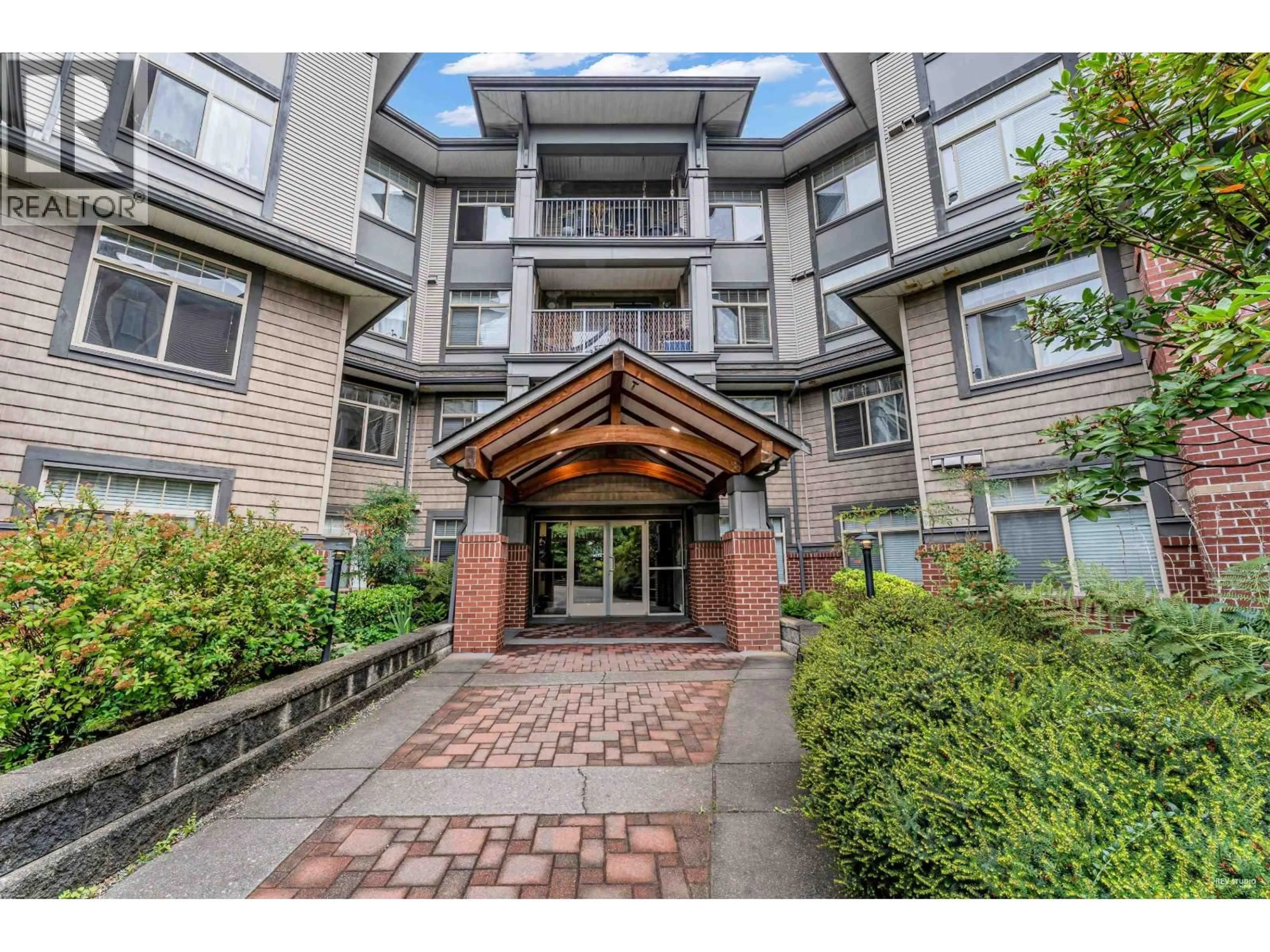 Indoor foyer for 214 - 12020 207A STREET, Maple Ridge British Columbia V2X8V2