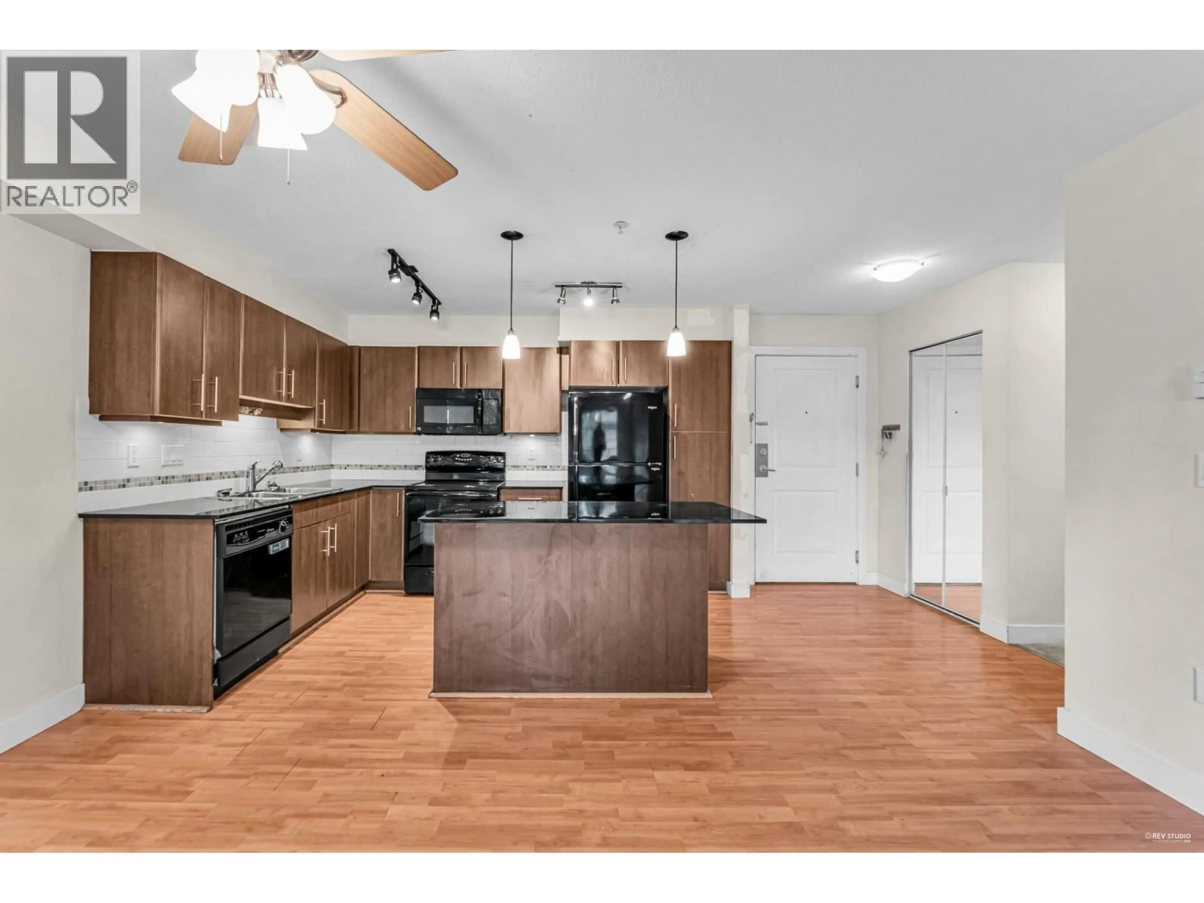 Open concept kitchen, wood/laminate floor for 214 - 12020 207A STREET, Maple Ridge British Columbia V2X8V2