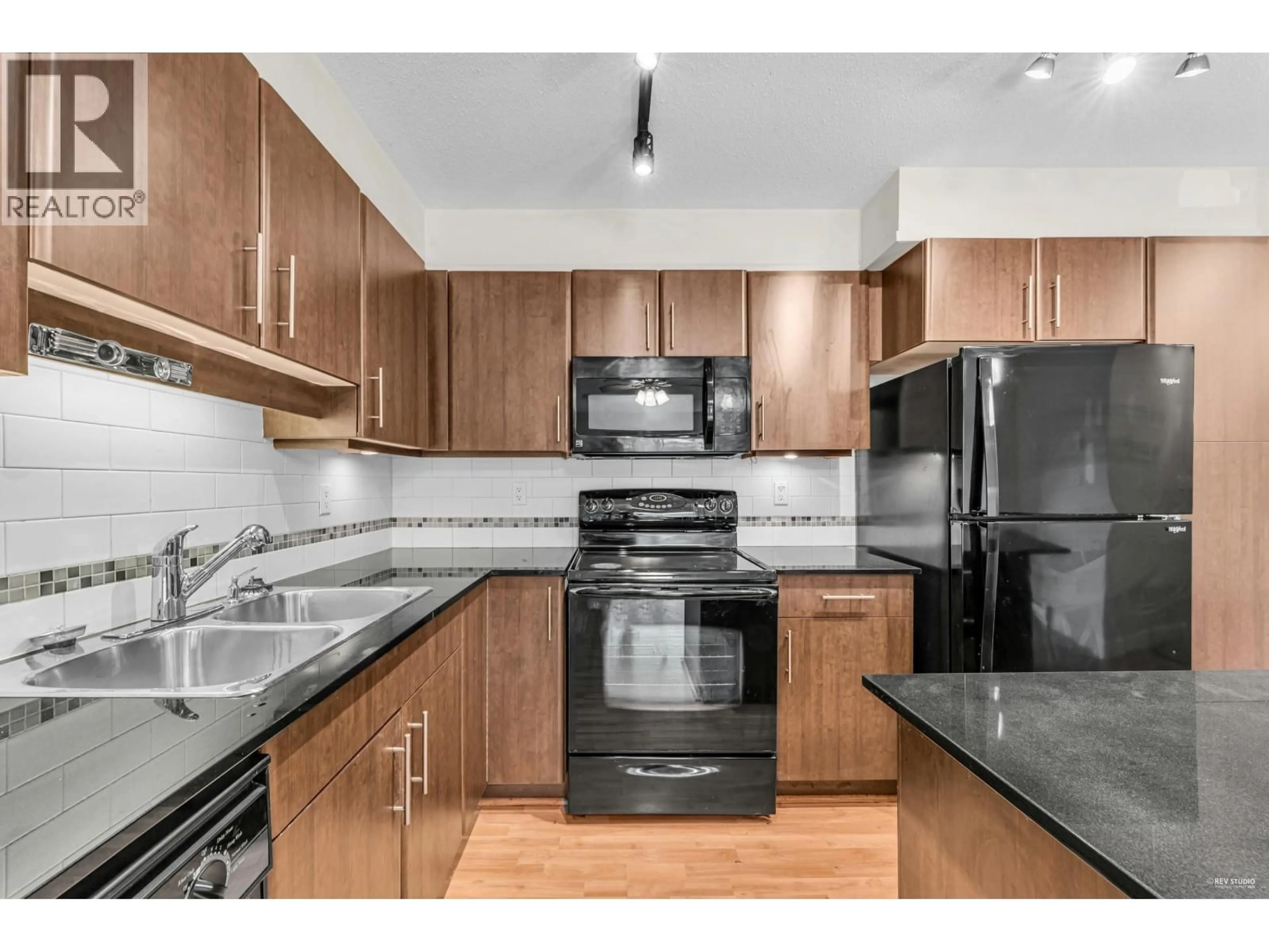 Standard kitchen, unknown for 214 - 12020 207A STREET, Maple Ridge British Columbia V2X8V2