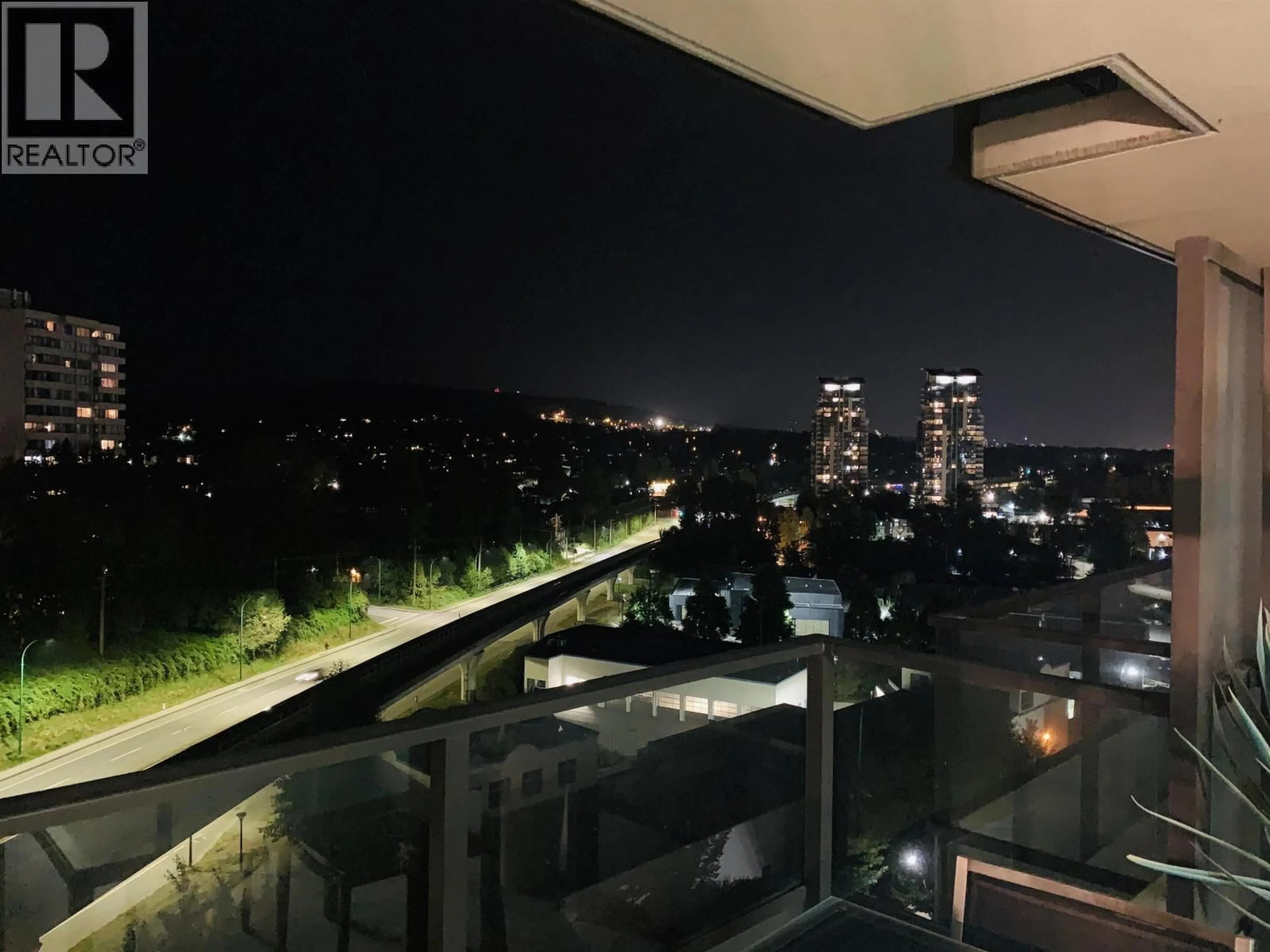 Balcony in the apartment, city buildings view from balcony for 1406 - 2200 DOUGLAS ROAD, Burnaby British Columbia V5C0G8