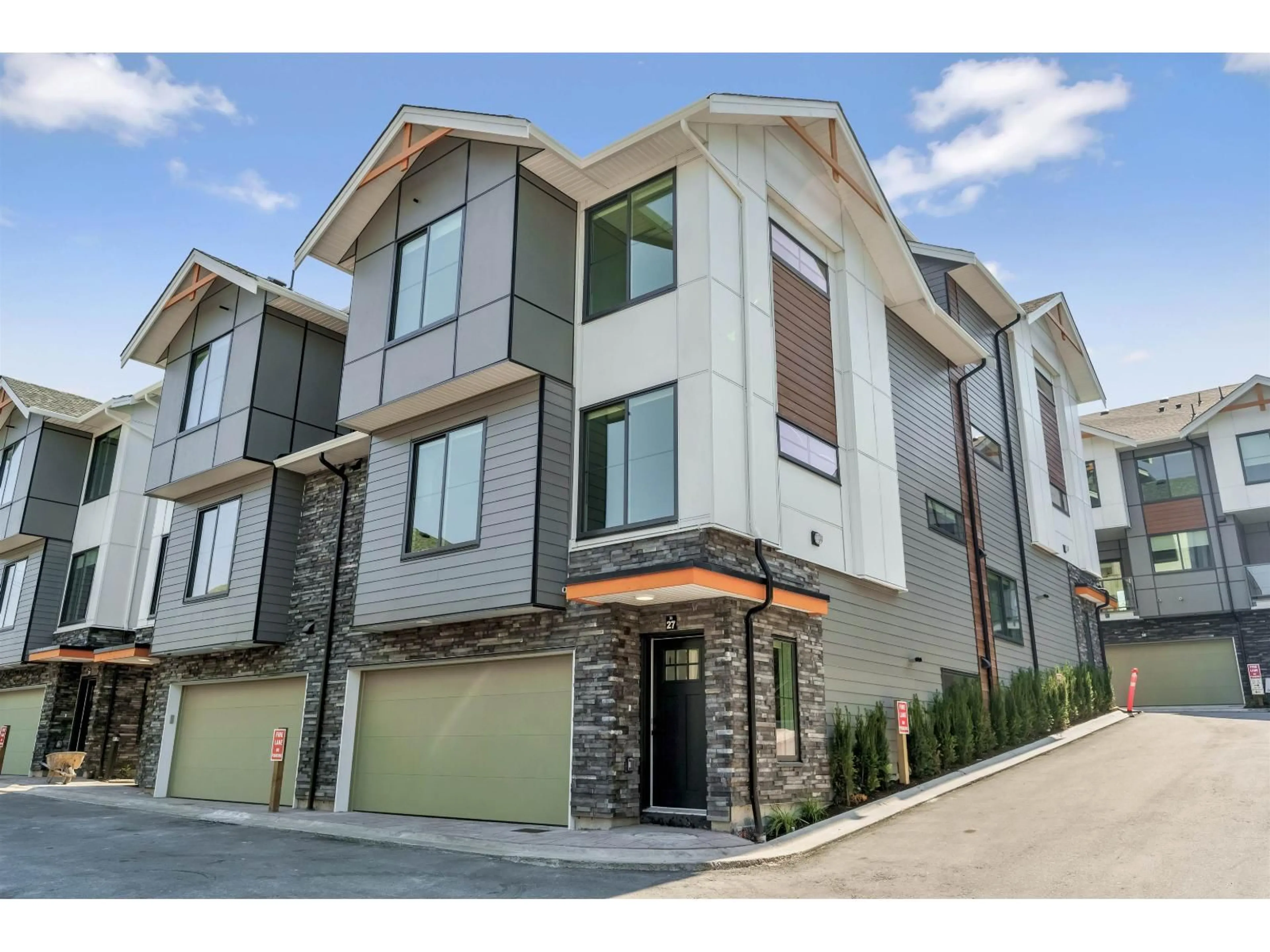 Home with vinyl exterior material, street for 19 - 6035 141, Surrey British Columbia V3X0L6