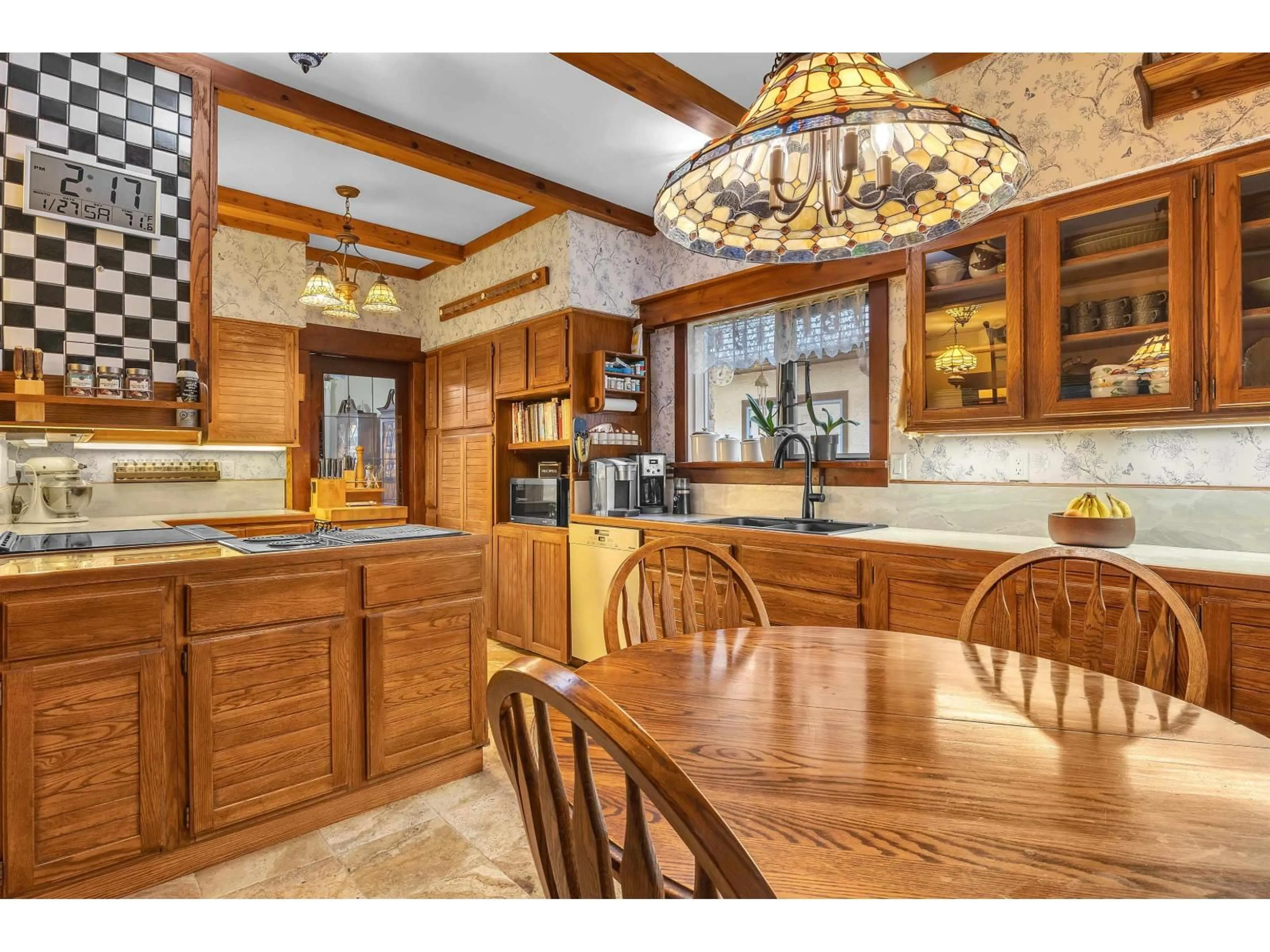 Open concept kitchen, ceramic/tile floor for 4314 WRIGHT, Abbotsford British Columbia V2S7Y8