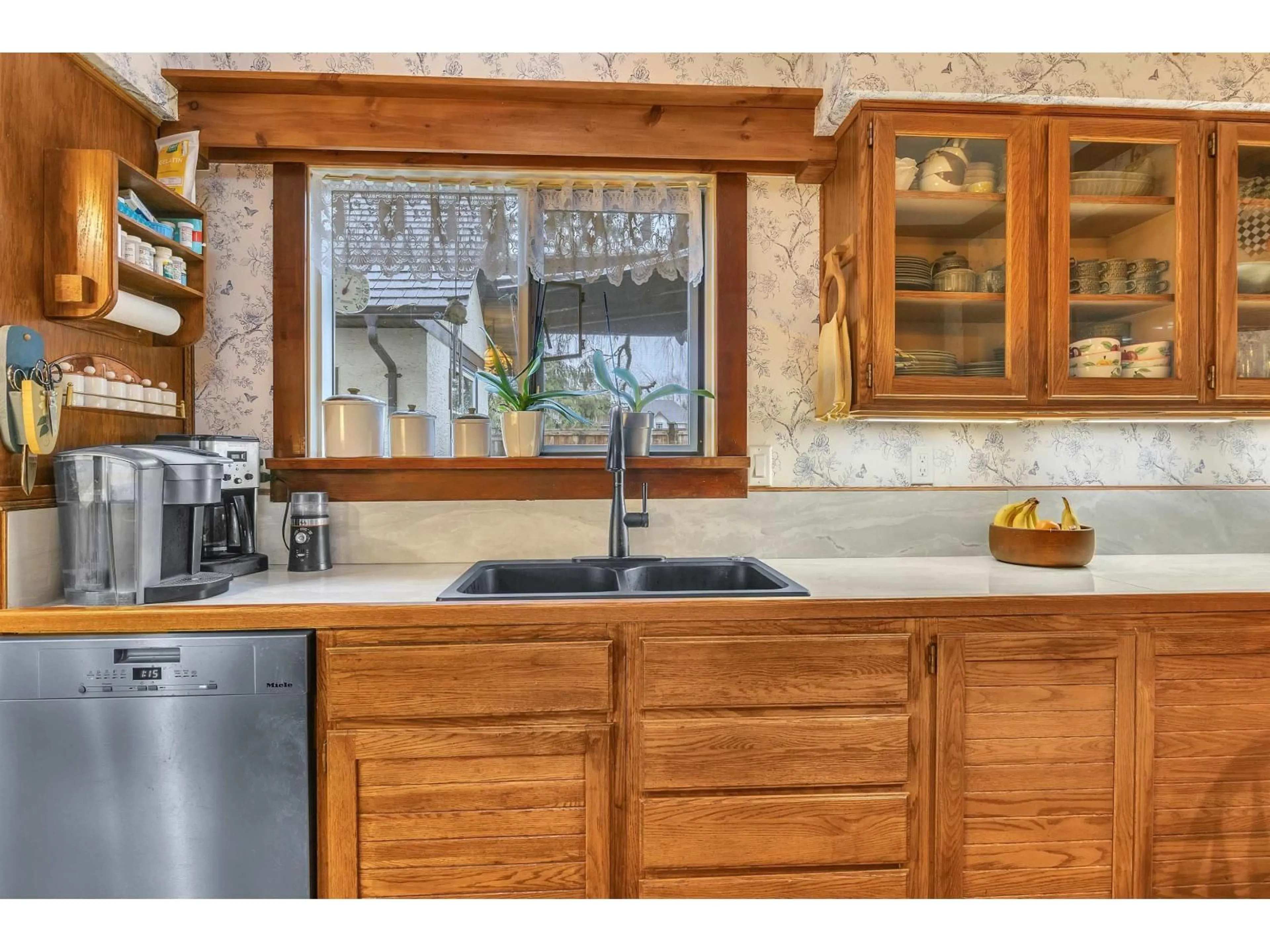 Open concept kitchen, ceramic/tile floor for 4314 WRIGHT, Abbotsford British Columbia V2S7Y8