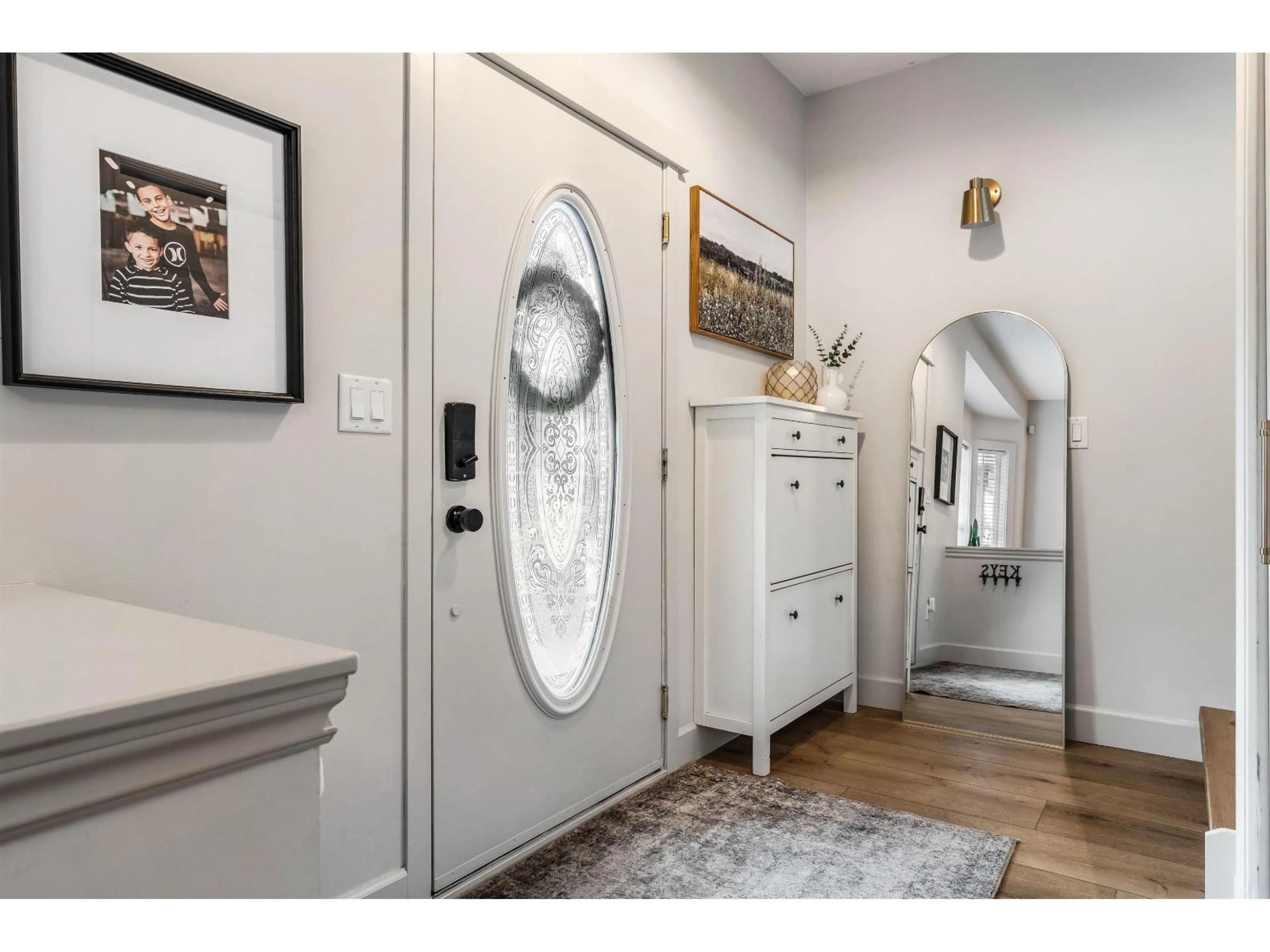 Indoor entryway for 46460 ASHBY DRIVE, Chilliwack British Columbia V2R5N4
