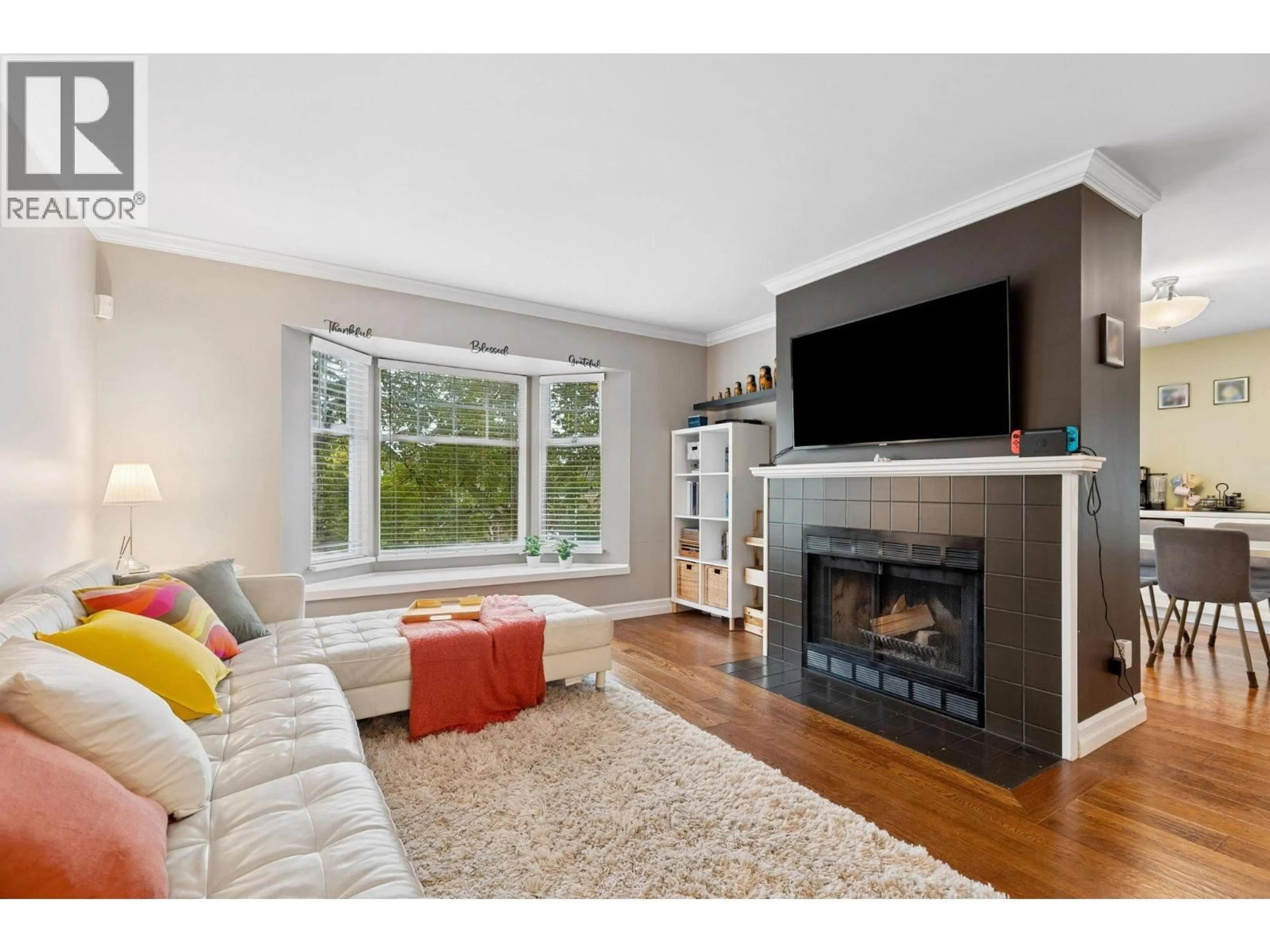 Living room with furniture, wood/laminate floor for 39 - 1140 FALCON DRIVE, Coquitlam British Columbia V3E2J8