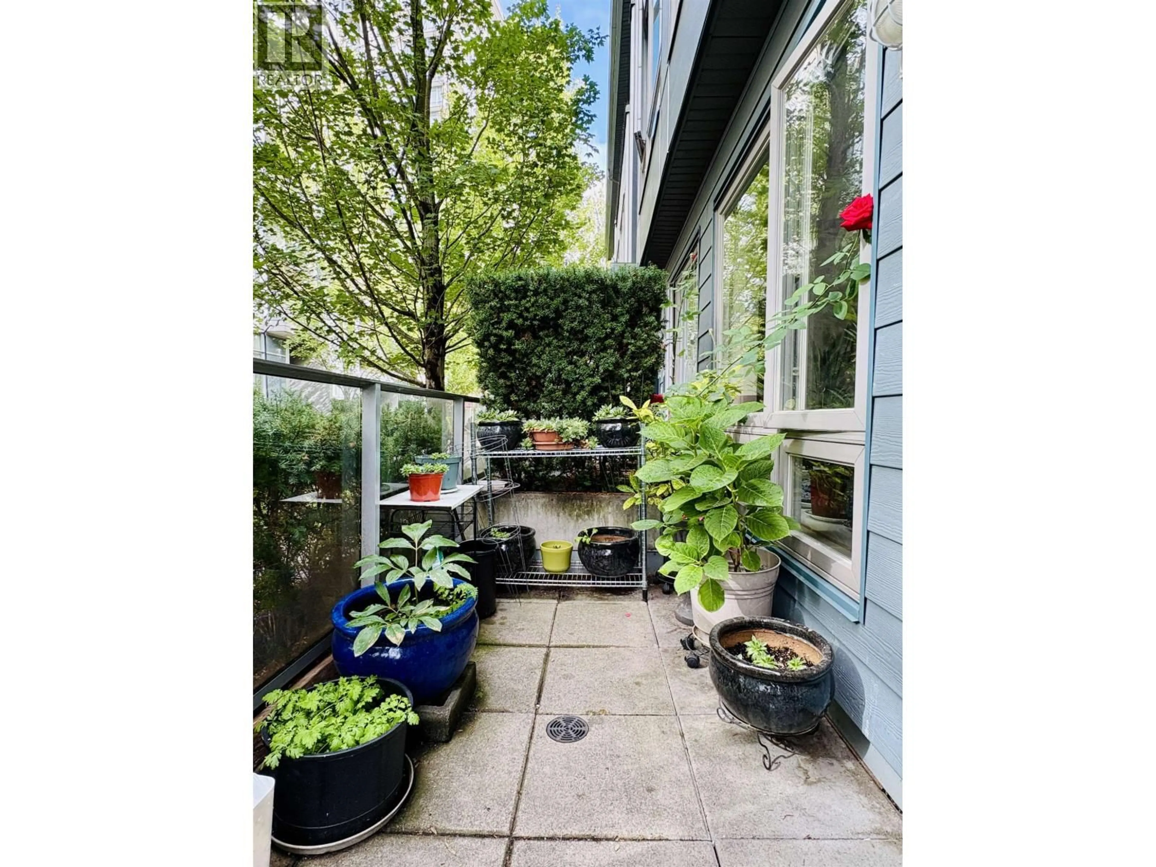 Patio, street for 4886 ELDORADO MEWS, Vancouver British Columbia V5R0B1