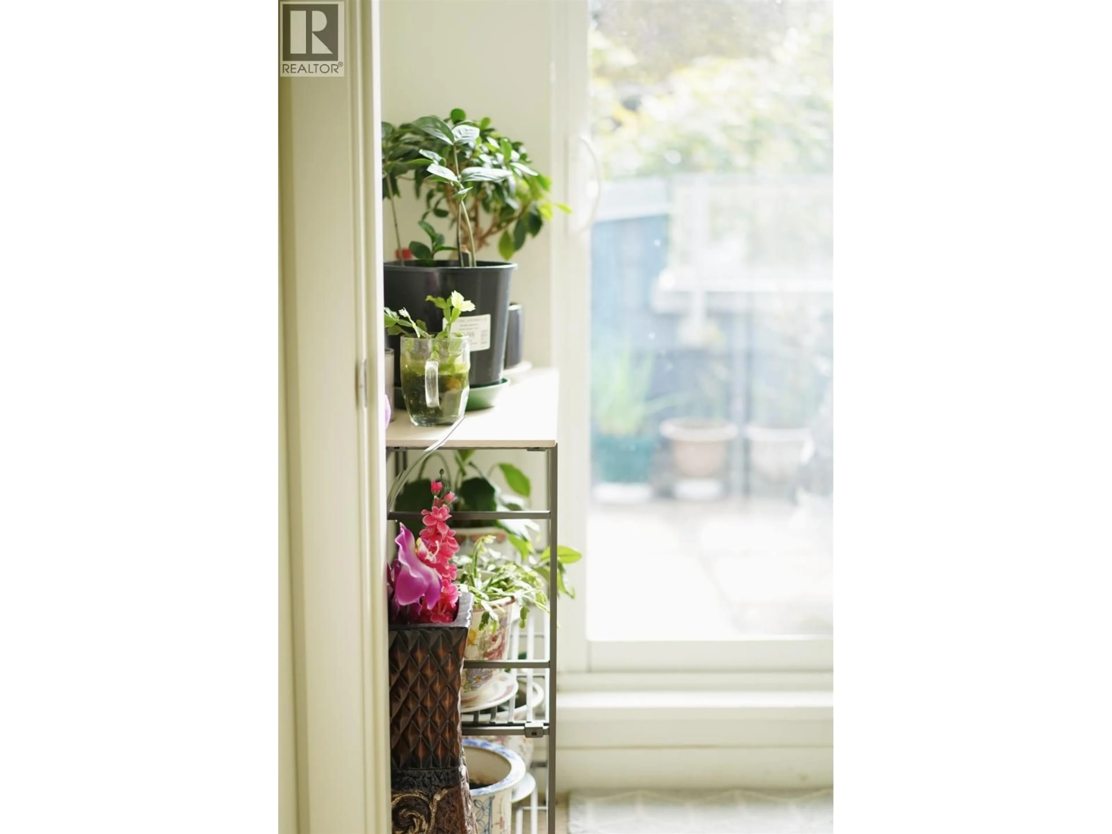 Indoor entryway for 4886 ELDORADO MEWS, Vancouver British Columbia V5R0B1