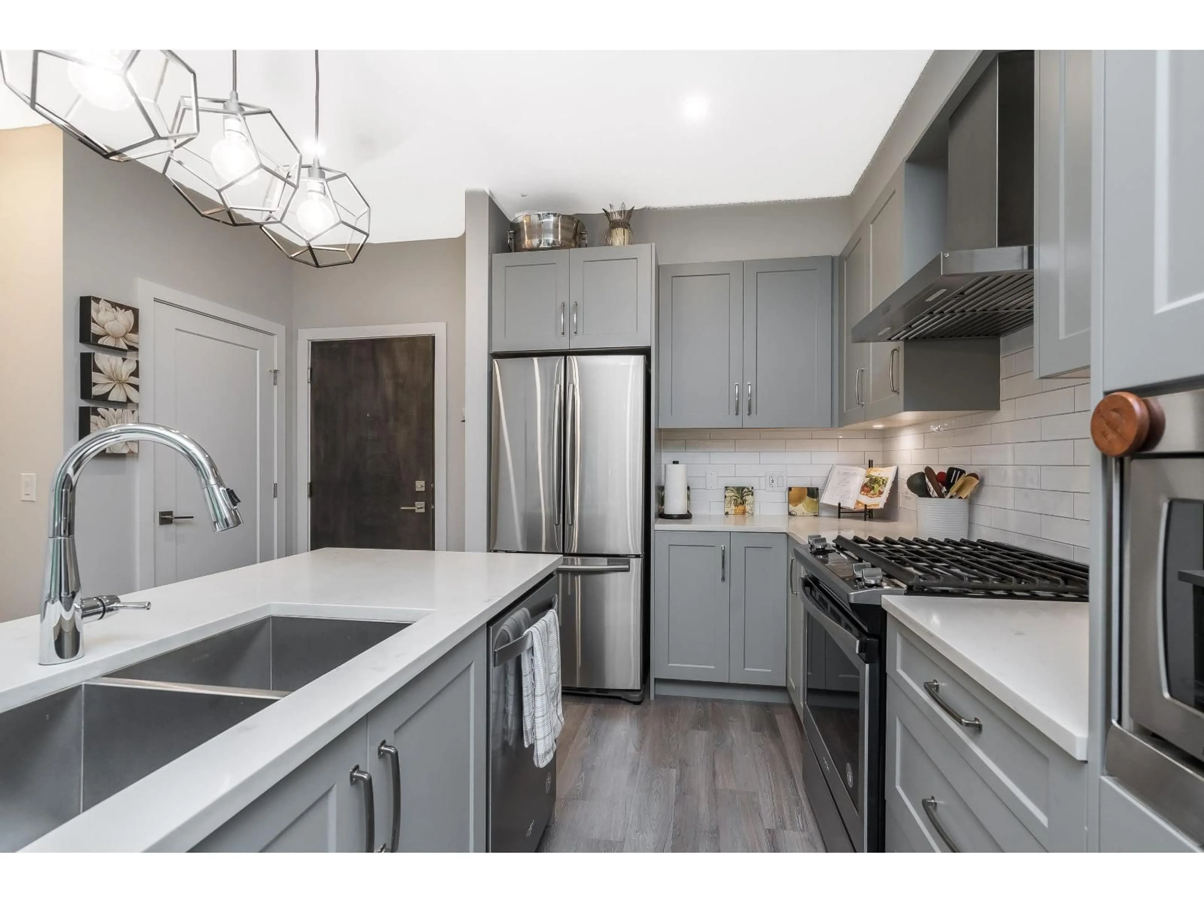 Open concept kitchen, unknown for 320 - 15436 31, Surrey British Columbia V3Z1H3