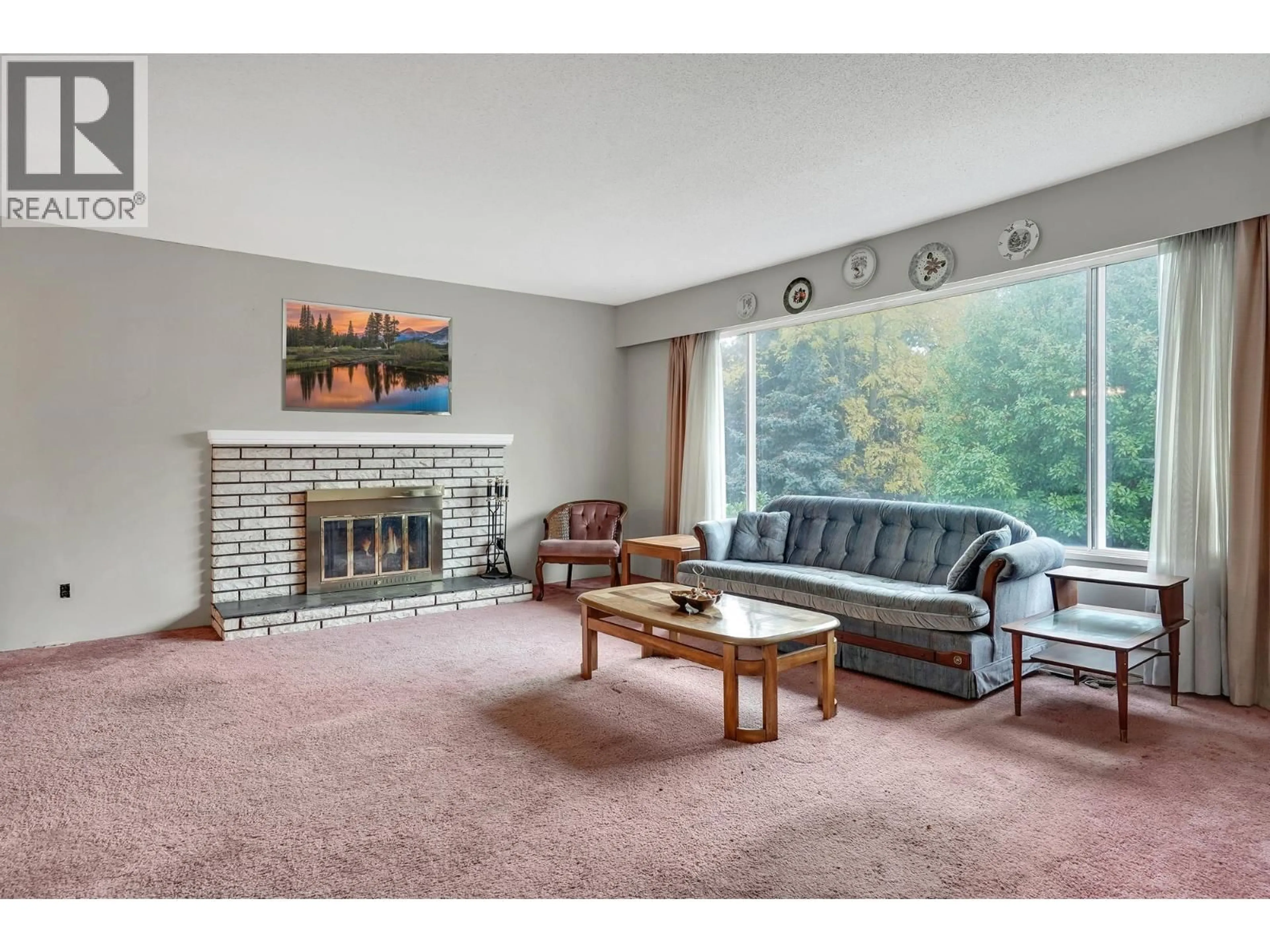 Living room with furniture, carpet floor for 745 56 STREET, Tsawwassen British Columbia V4L1Z7