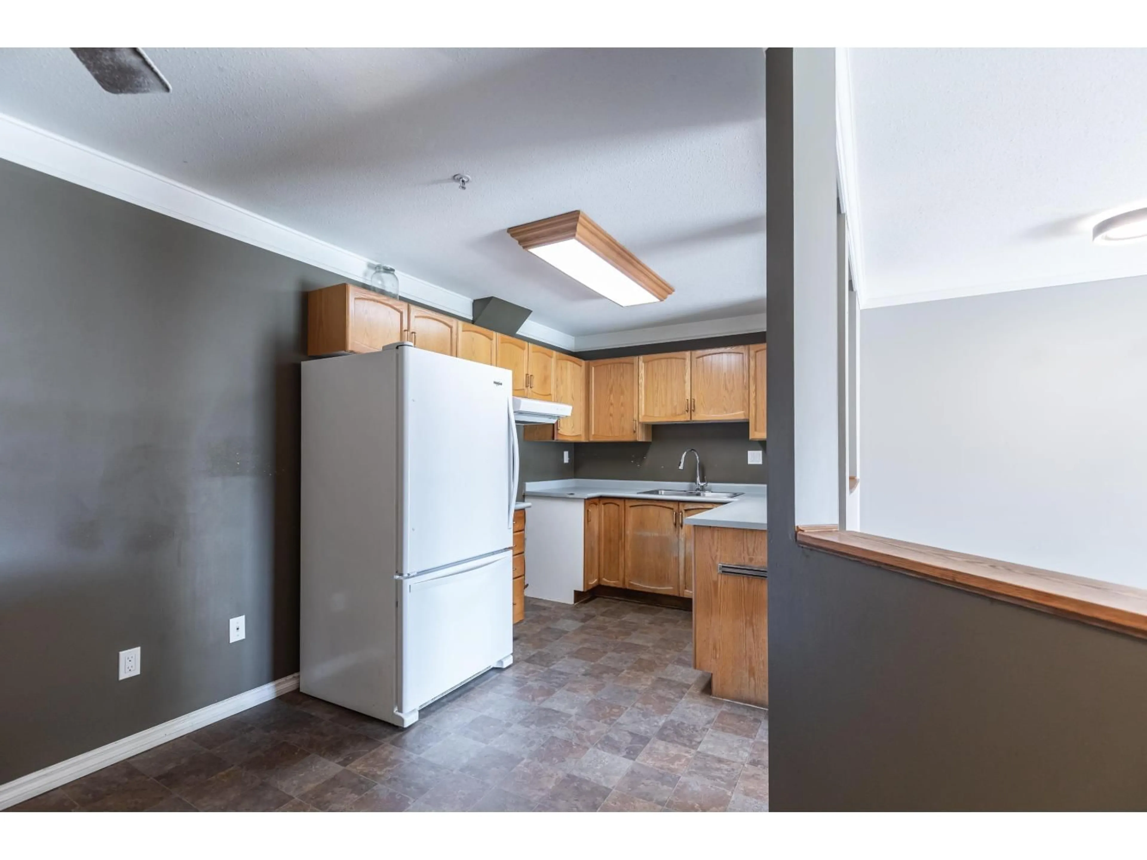 Standard kitchen, unknown for 402 - 2964 TRETHEWEY, Abbotsford British Columbia V2T6P4