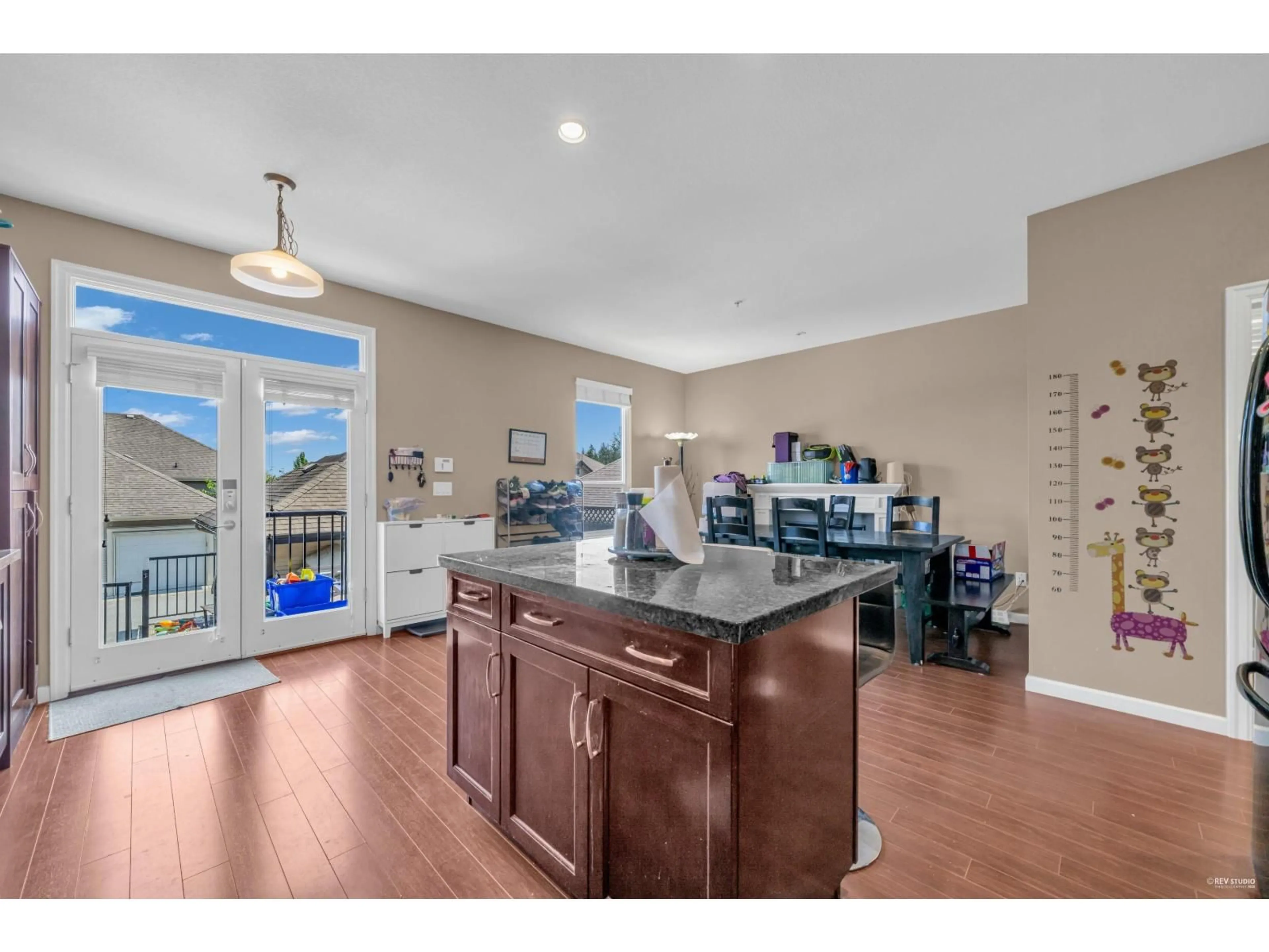 Open concept kitchen, unknown for 6942 208, Langley British Columbia V2Y0G1