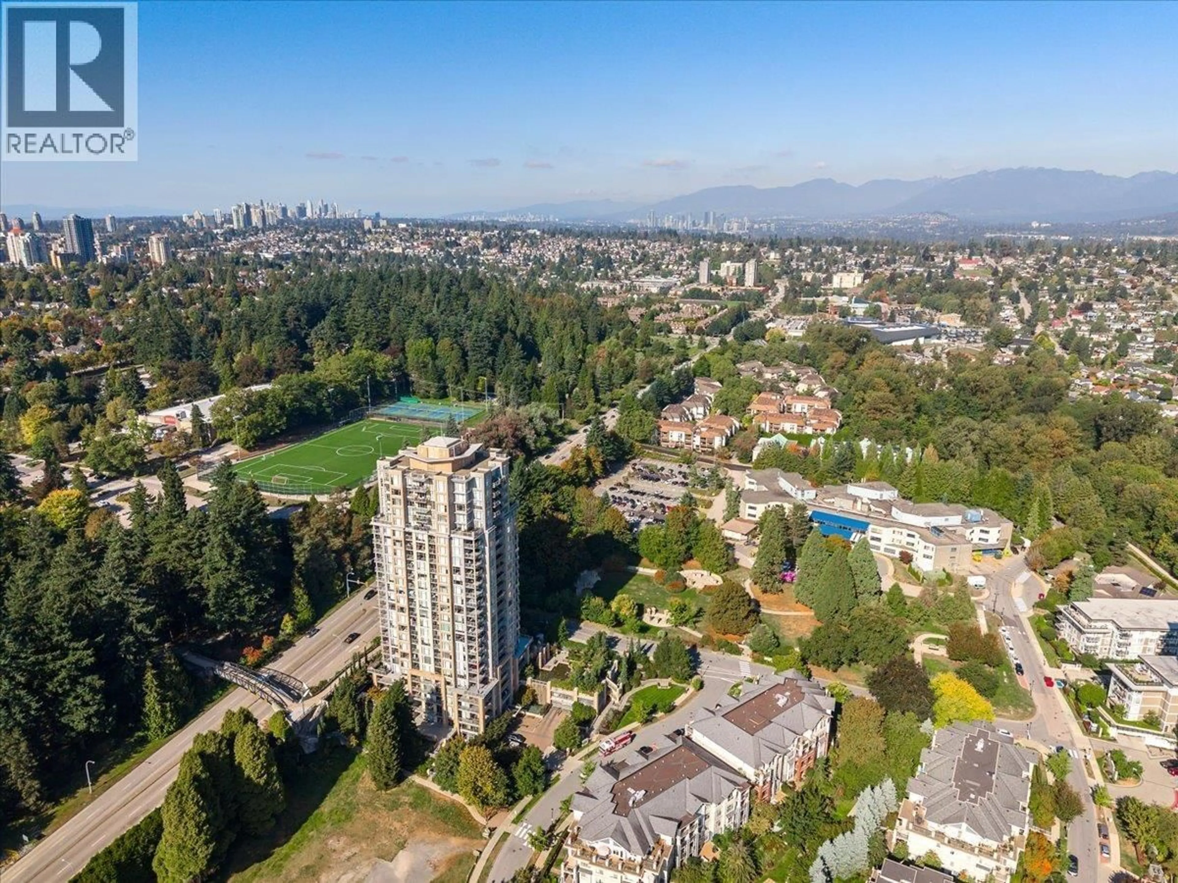A pic from outside/outdoor area/front of a property/back of a property/a pic from drone, mountain view for 402 - 280 ROSS DRIVE, New Westminster British Columbia V3L0C2