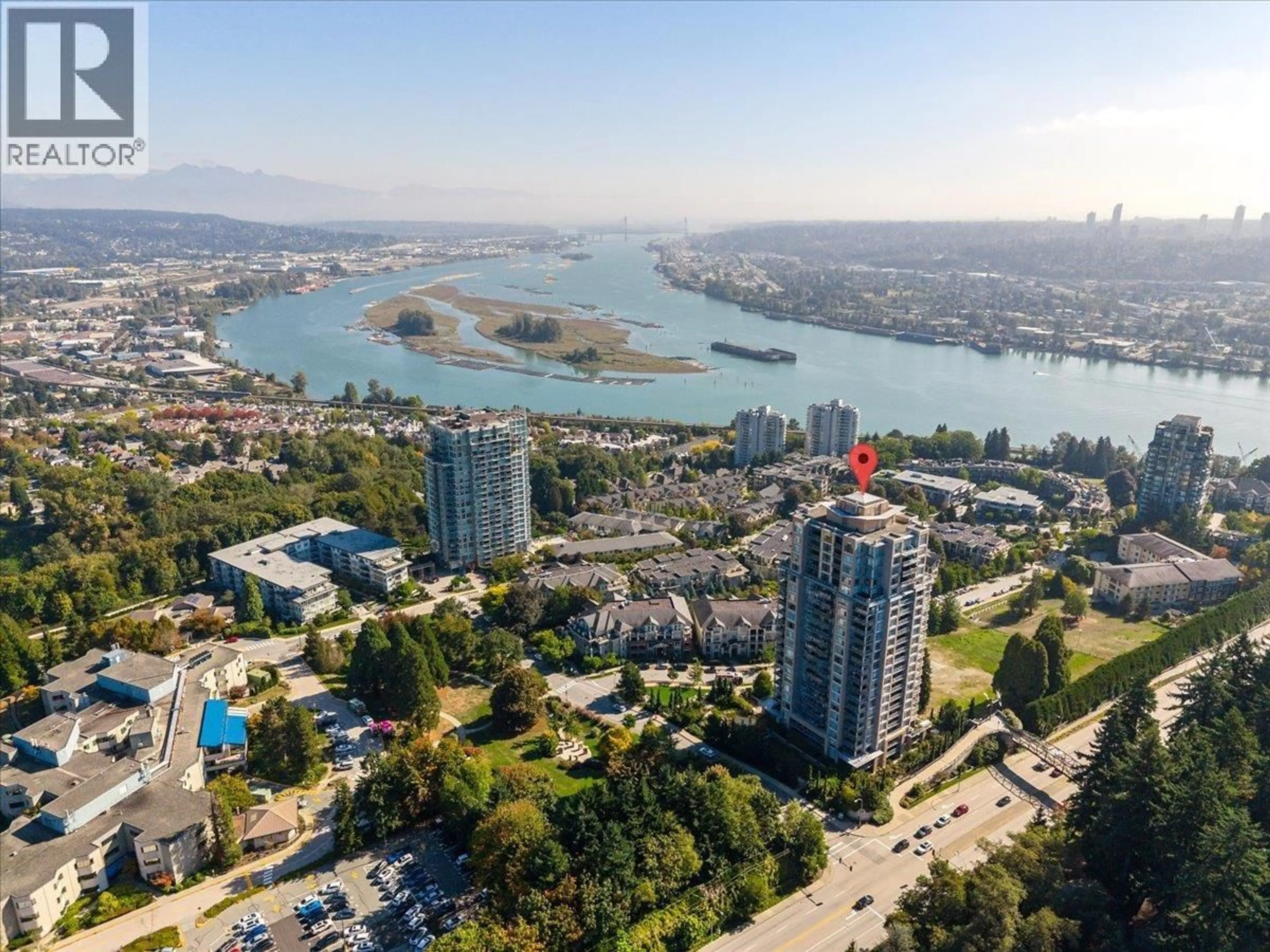 A pic from outside/outdoor area/front of a property/back of a property/a pic from drone, water/lake/river/ocean view for 402 - 280 ROSS DRIVE, New Westminster British Columbia V3L0C2